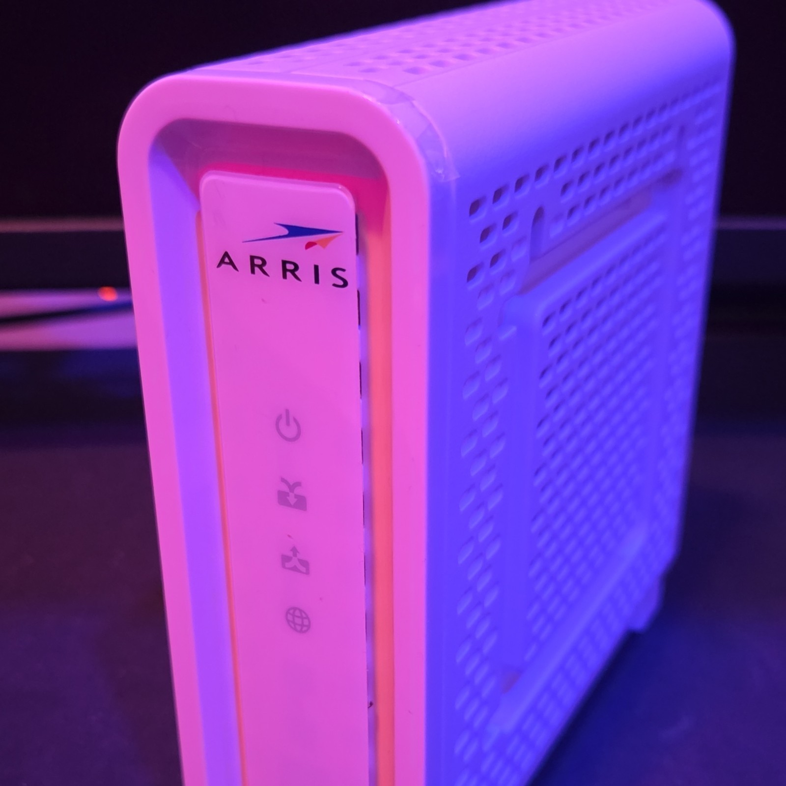 ARRIS SB8200 White Cable Modem, Wired Ethernet (RJ-45), 2 LAN Ports, Adapter