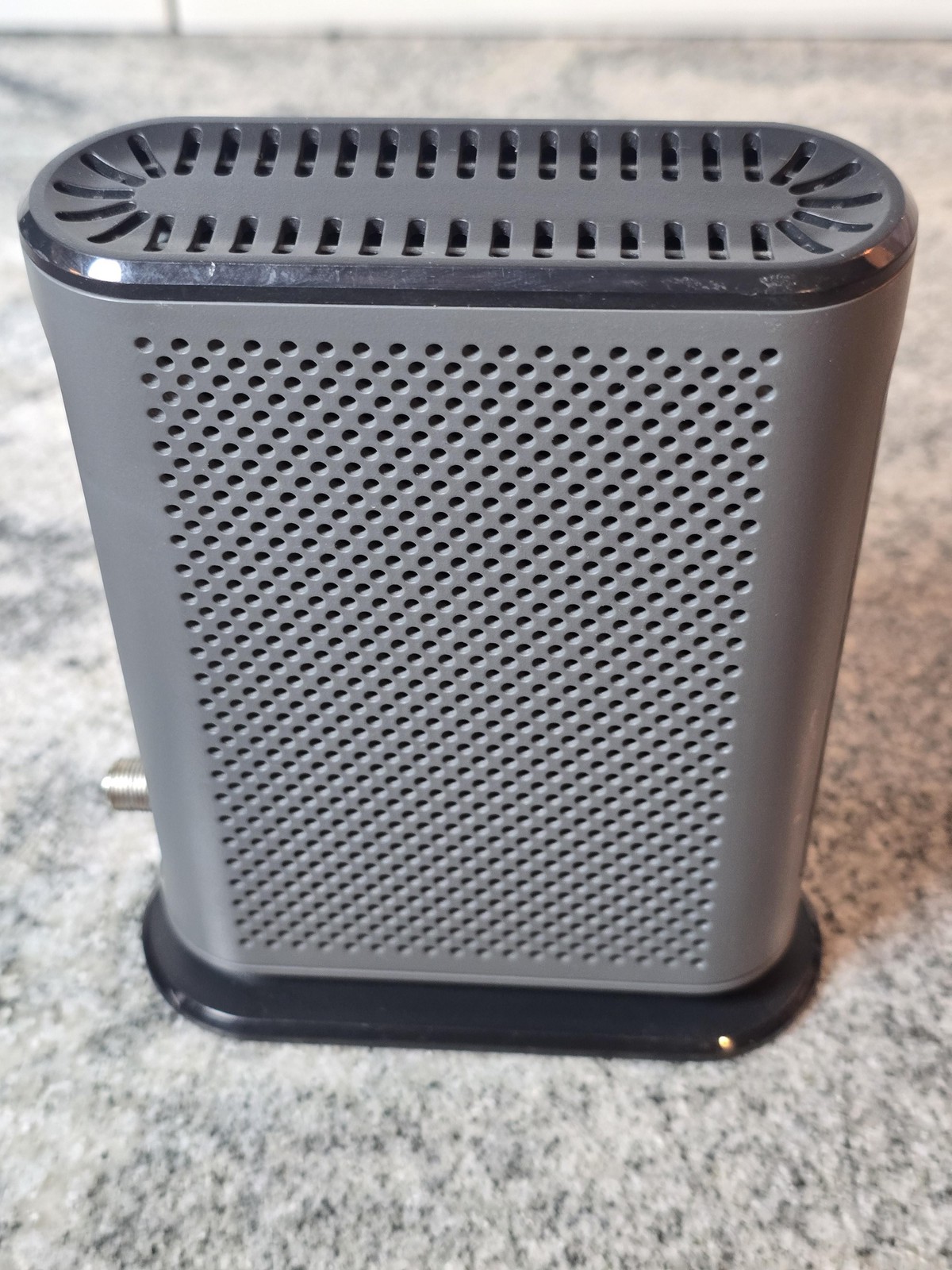 Motorola MB7420 DOCSIS 3.0 16×4 Cable Modem 686Mbps Gigabit Ethernet Black