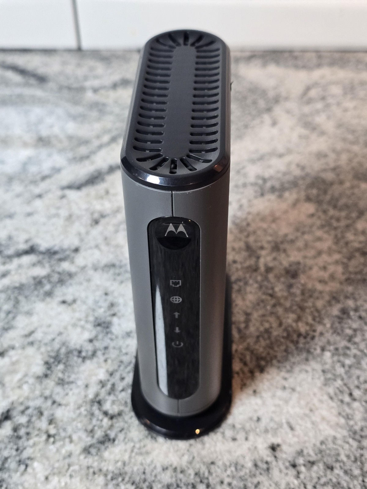 Motorola MB7420 DOCSIS 3.0 16×4 Cable Modem 686Mbps Gigabit Ethernet Black