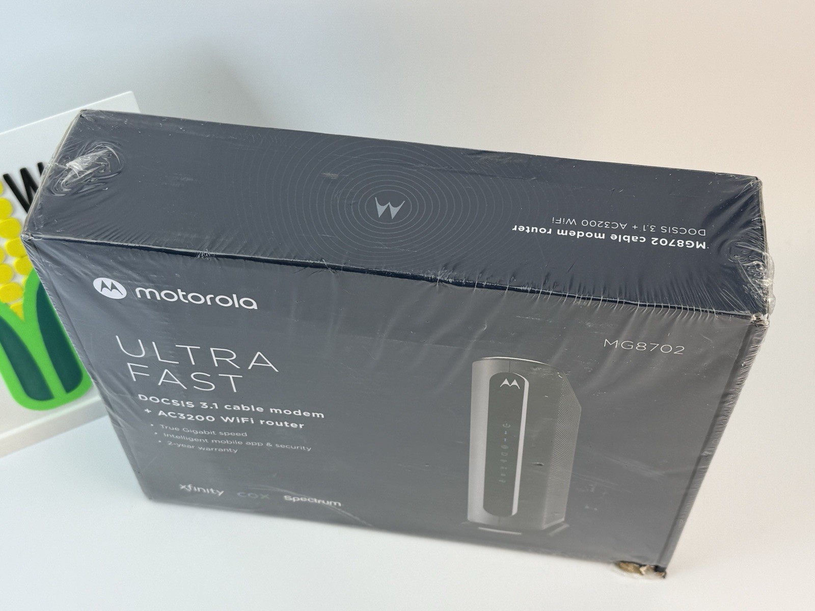Motorola Ultra-Fast DOCSIS 3.1 Cable Modem with AC3200 Dual Band Router MG8702