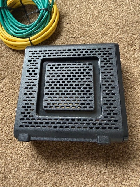 ARRIS Touchstone CM8200A Ultra Fast Cable Modem – Black