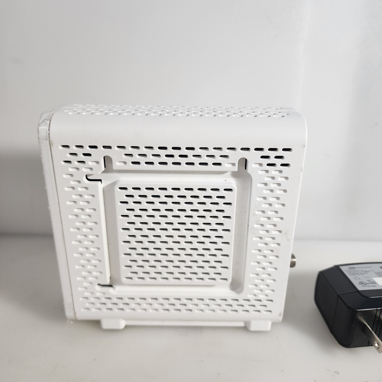 ARRIS SURFboard SB8200 DOCSIS 3.1 10 Gbps Cable Modem Dual Gigabit Ethernet Port
