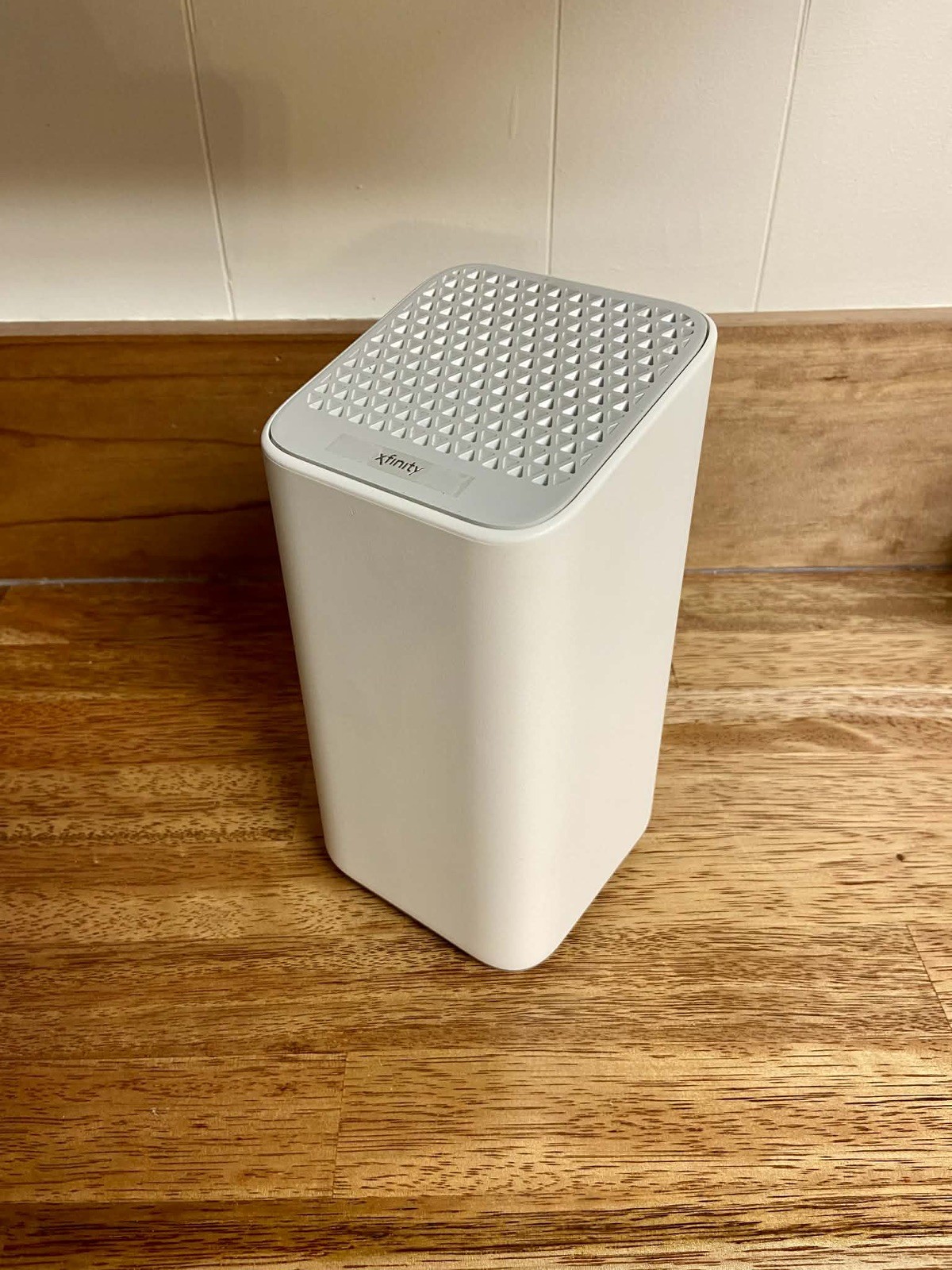 Xfinity WiFi router modem XB7-CM 4 ports /NO power adaptor Comcast