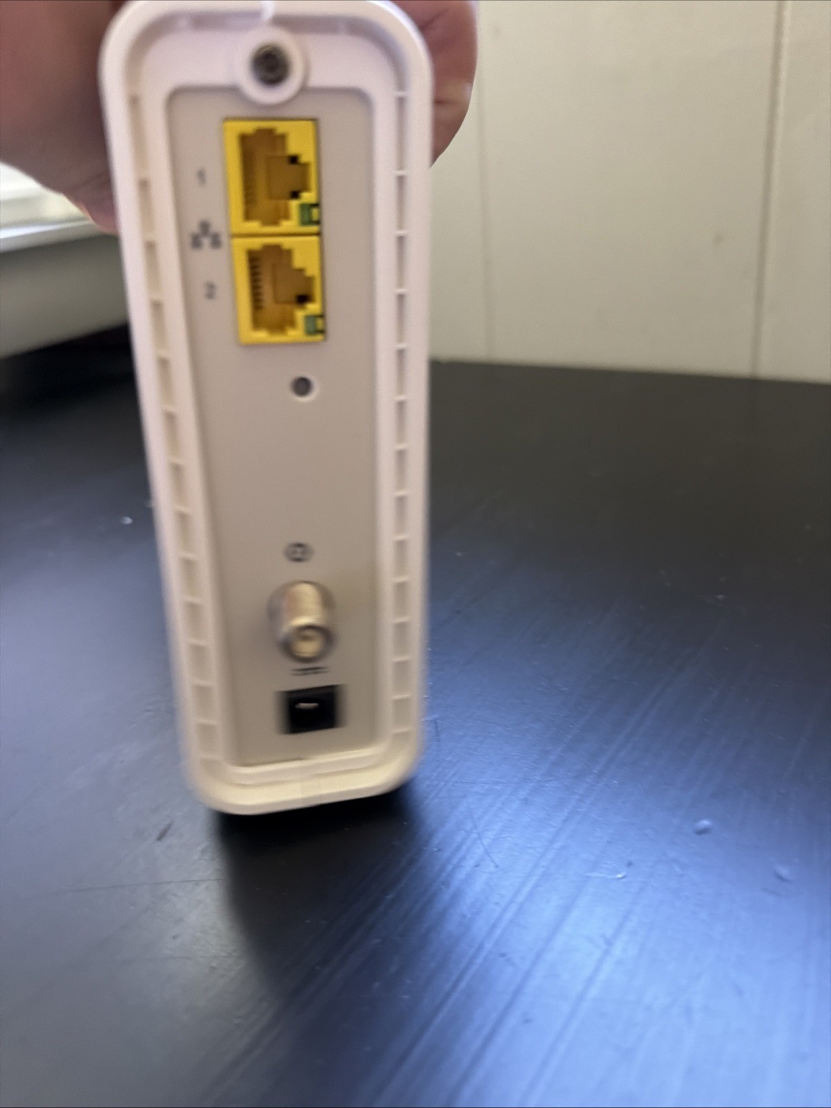 ARRIS Surfboard SB8200 V3 DOCSIS 3.1 2Gbps Cable Modem White