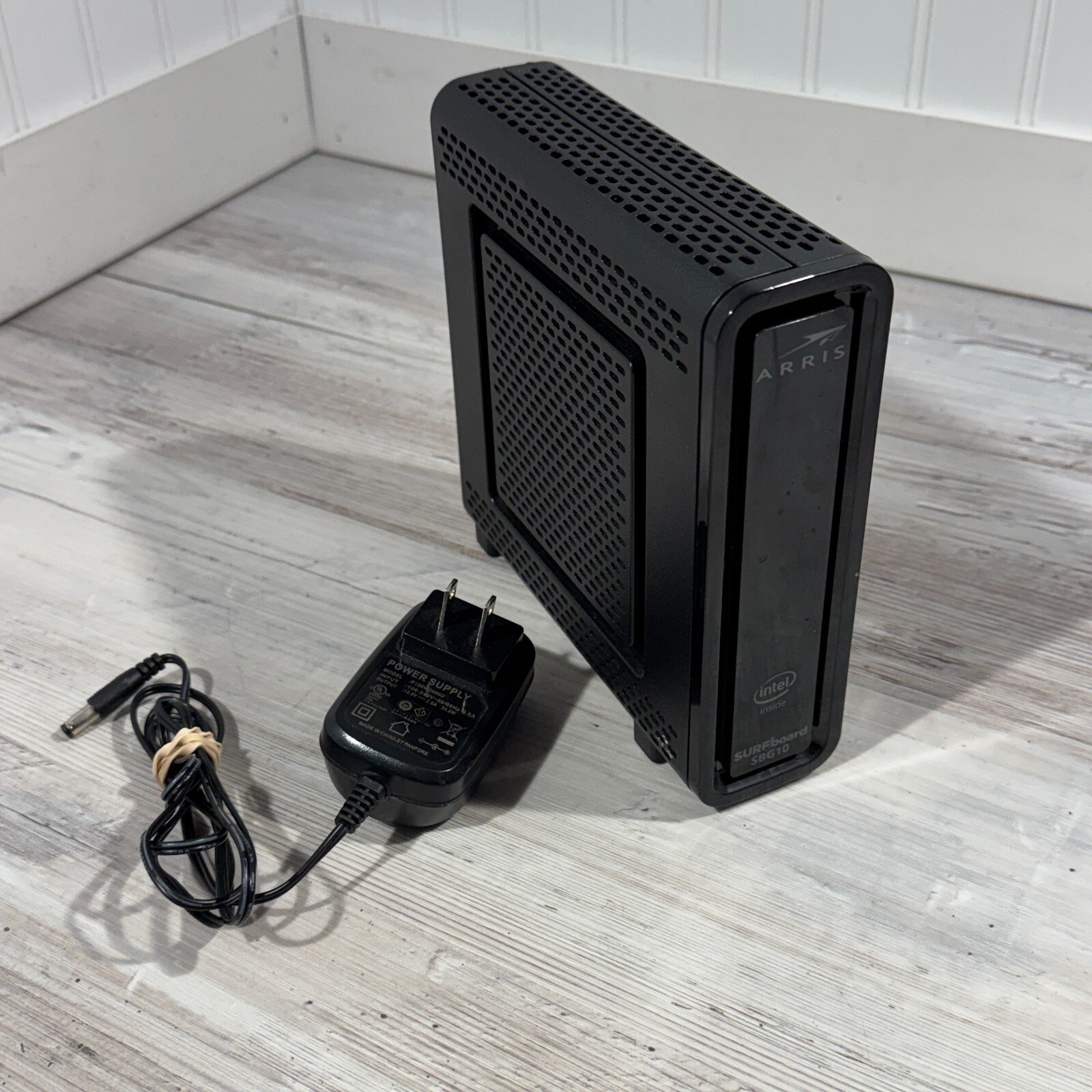 ARRIS SBG10 SURFboard AC1600 Dual-Band Cable Modem Router – Black