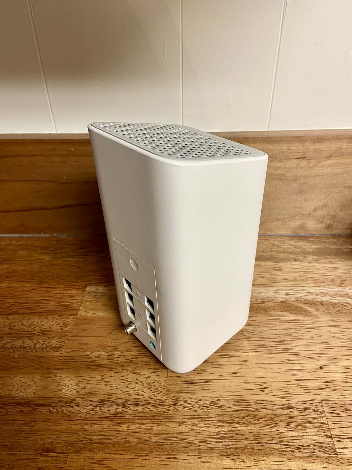 Xfinity WiFi router modem XB7-CM 4 ports /NO power adaptor Comcast