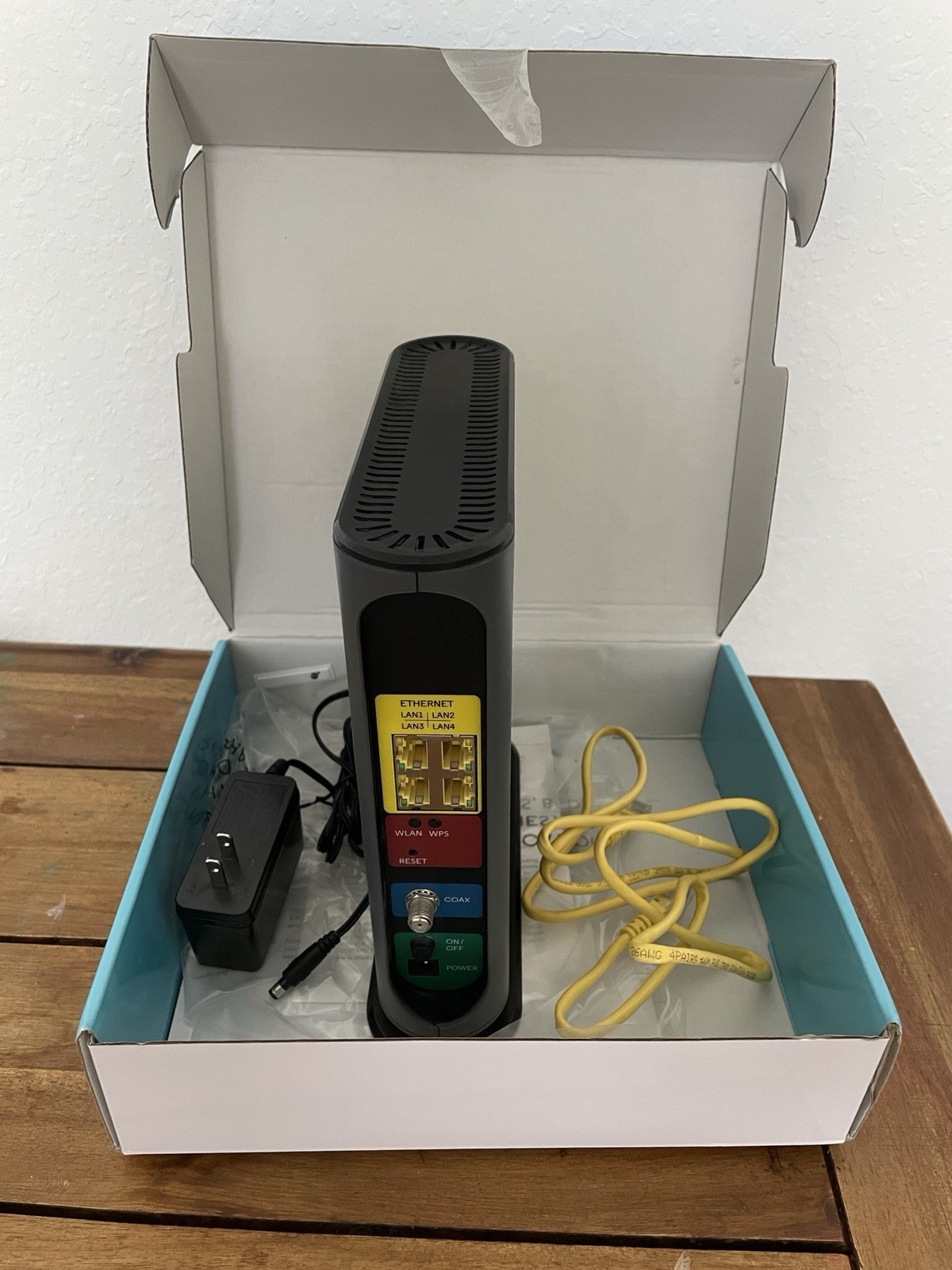 Motorola MG7540-10 16×4 Cable Modem – Black