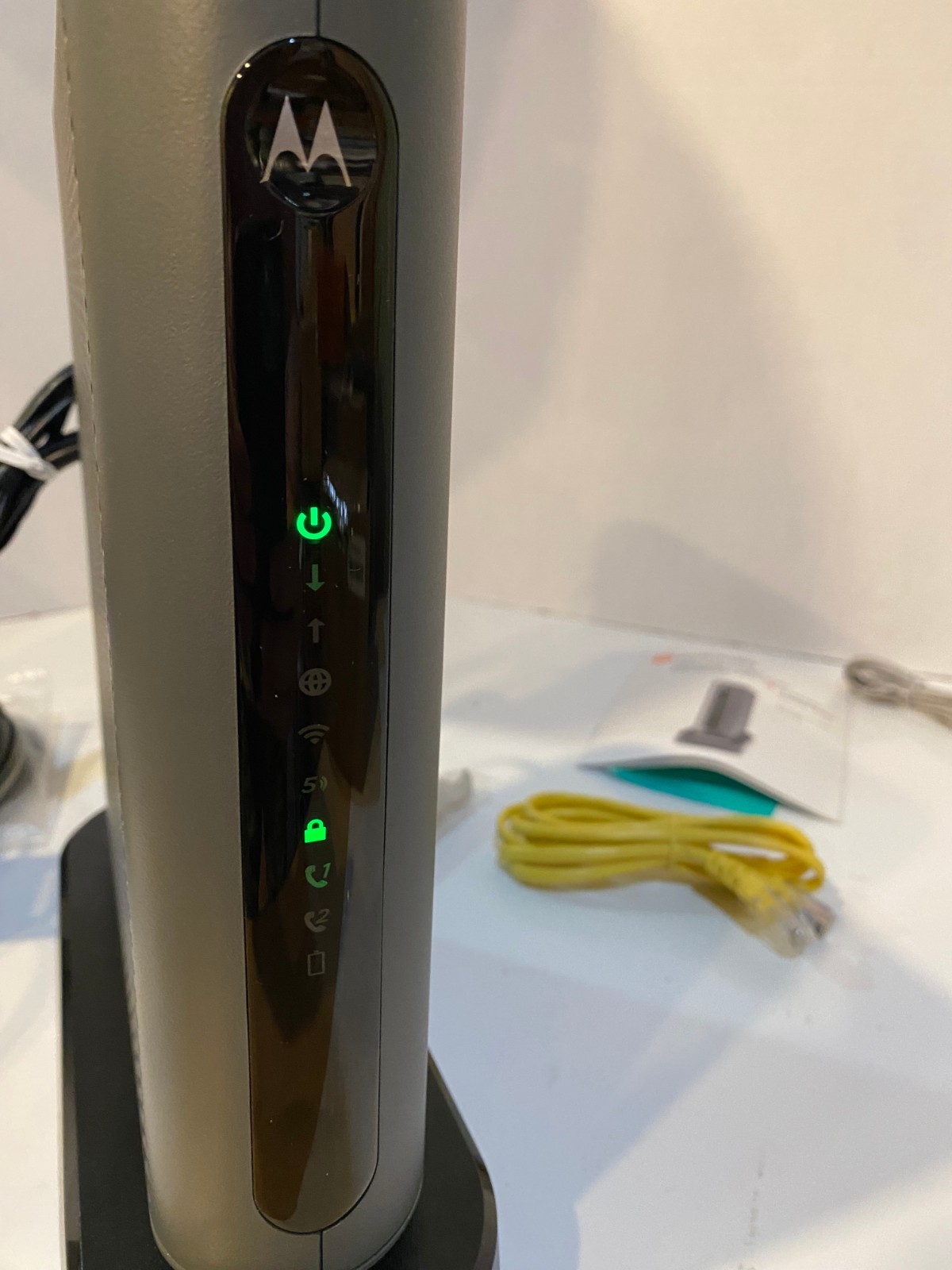 Motorola MT7711 24X8 Cable Modem and AC1900 Dual Band Wi-Fi Gigabit Router 2…