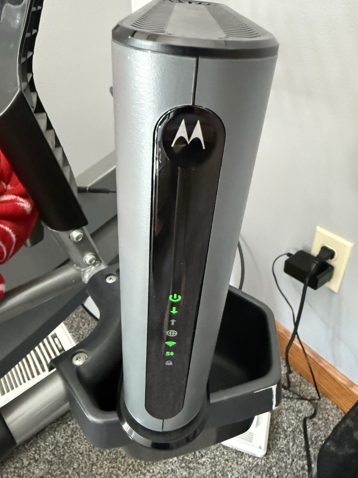 Motorola MG7540-10 16×4 Cable Modem – Black