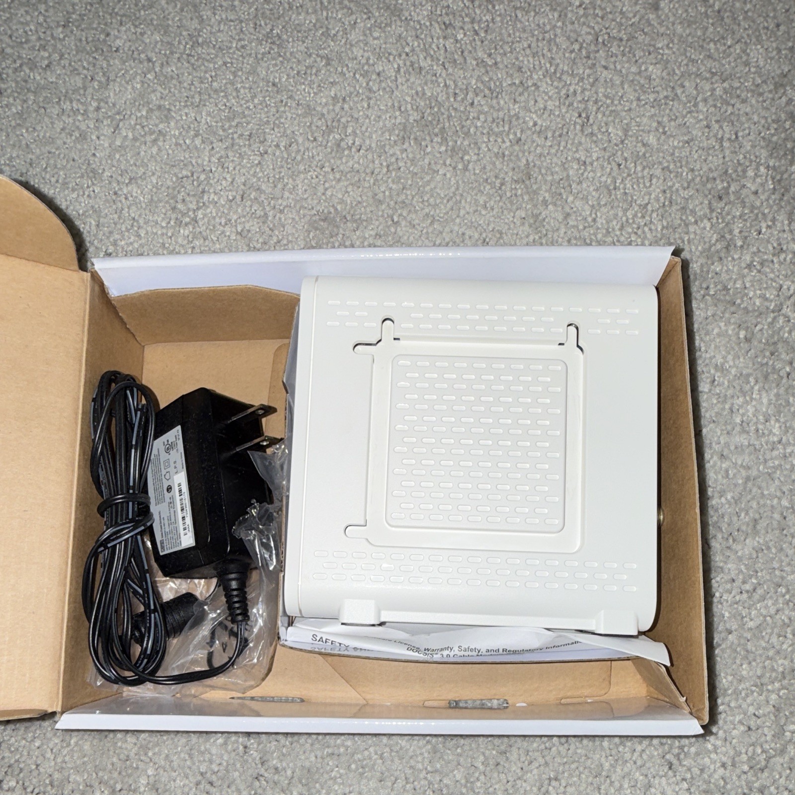 ARRIS SURFboard SB6190 DOCSIS 3.0 1.4 Gbps Cable Modem Intel Inside White