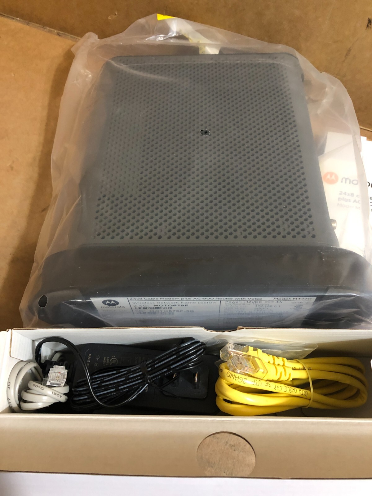Motorola 24X8 Cable Modem Plus AC1900 Wi-Fi Router plus Voice**