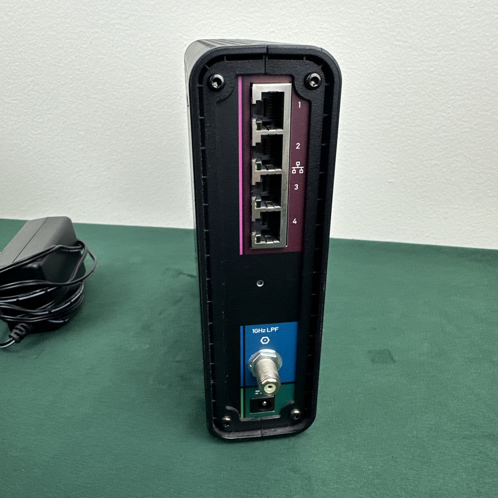 Motorola ARRIS SURFboard SBG6580 DOCSIS 3.0 Cable Modem Wi-Fi Router N300