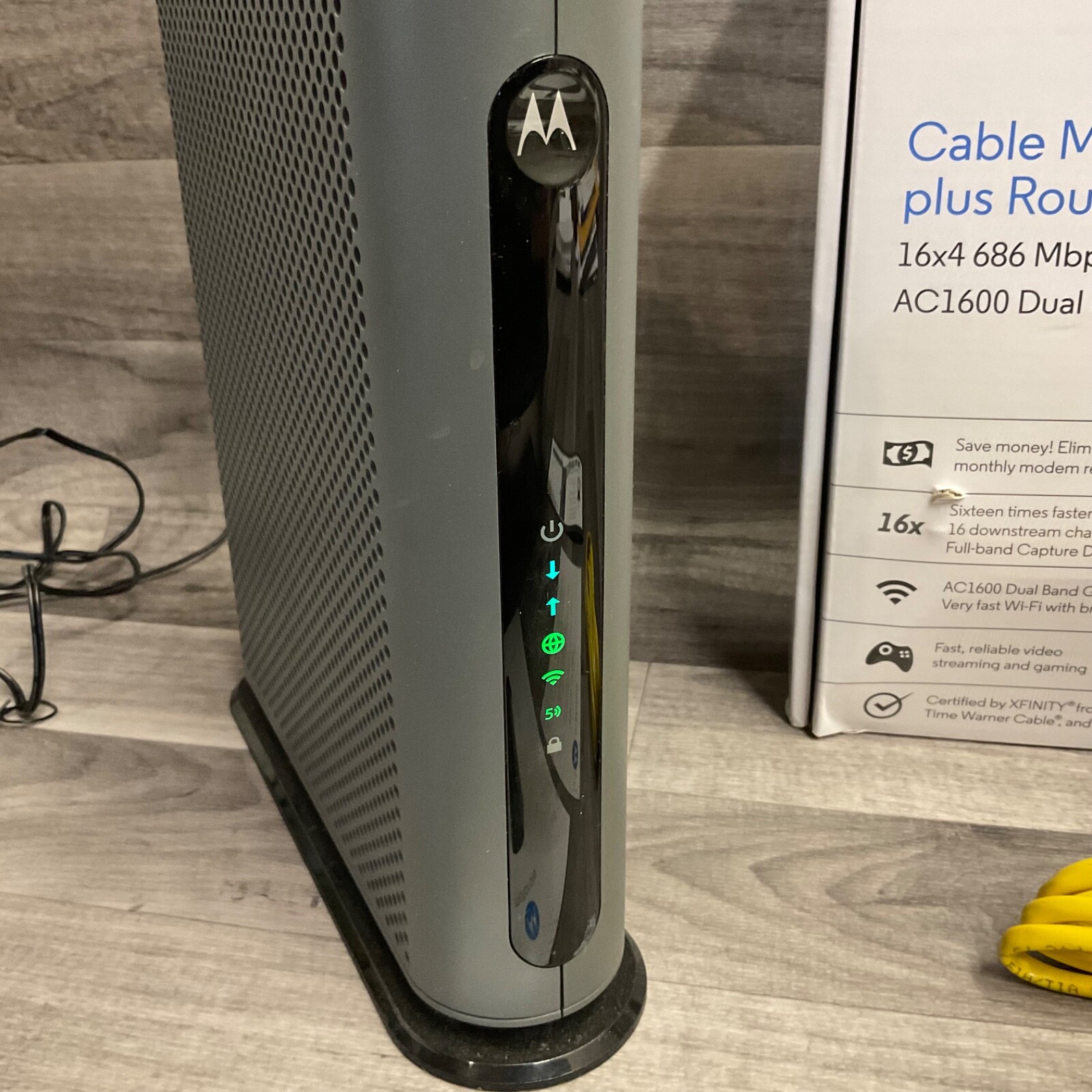 Motorola MG7540 DOCSIS 3.0, 16×4 Cable Modem WIFI Router 2.4G / 5G