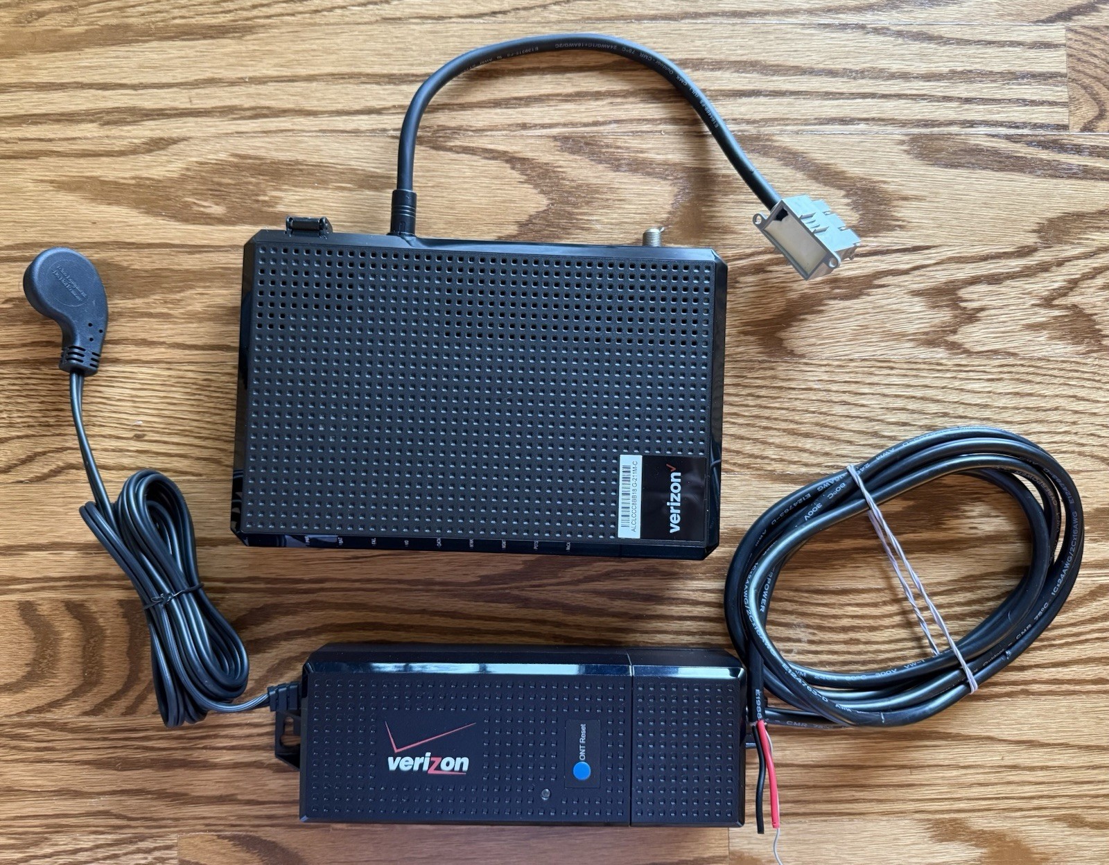 Verizon Fios Nokia G-211M-C ONT Fiber Optic Modem w/ Power Supply & Cables