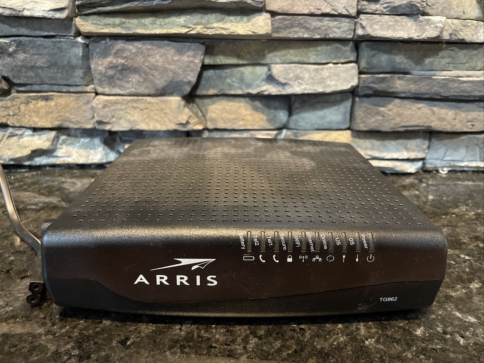 Arris TG862G Wireless DOCSIS 3.0 Cable Gateway Router Modem with Battery Backup