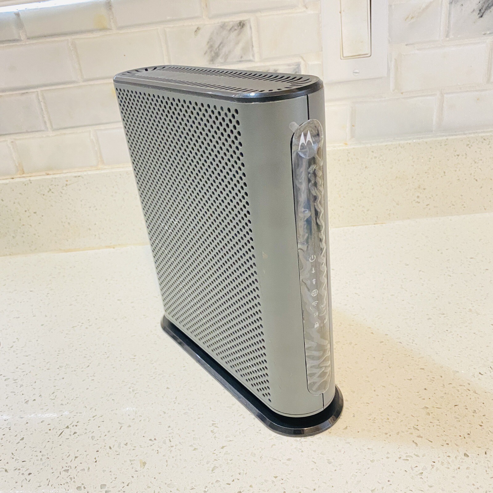 Motorola MG7540 (16×4) Cable Modem + AC1600 Dual Band Wi-Fi Router Tested Works