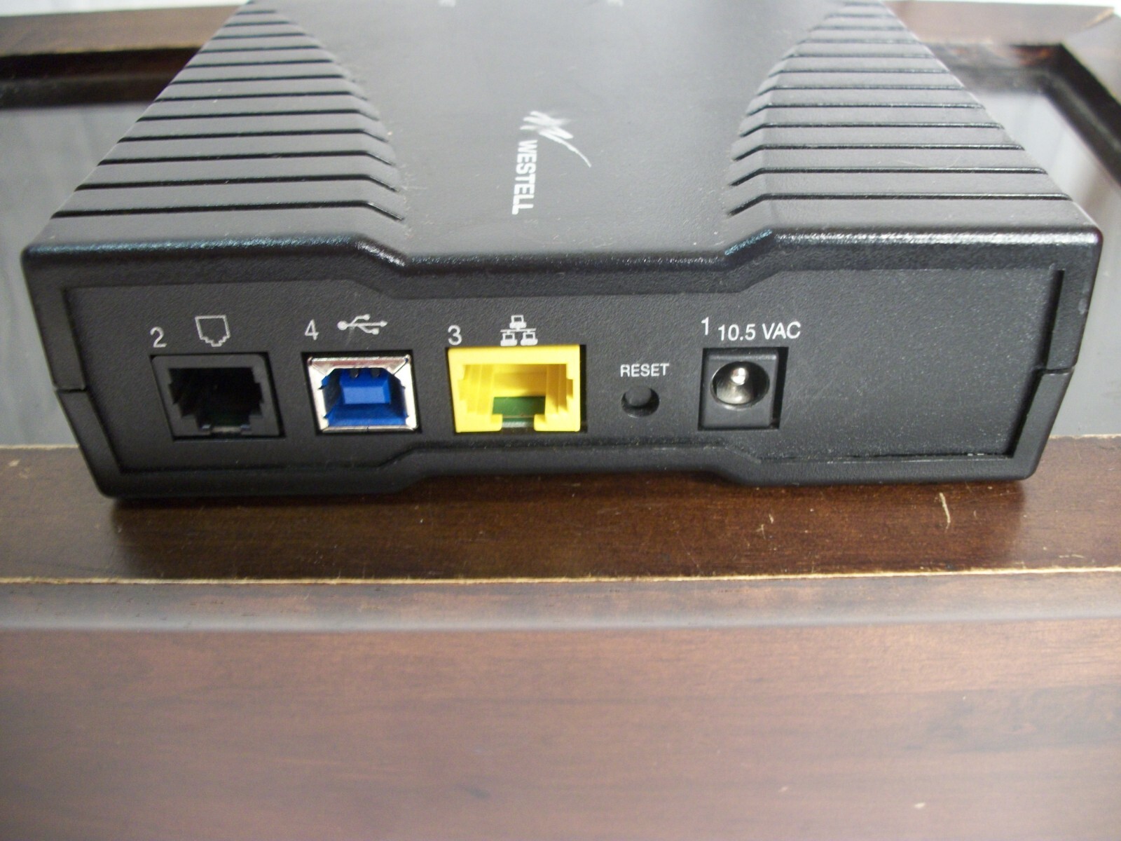 Router Westell Model C90-610030-06 Black DSL NO POWER CORD