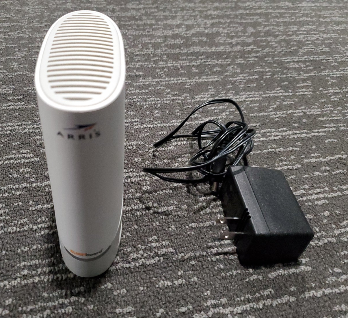 ARRIS SURFboard S33 DOCSIS 3.1 Cable Modem 2.5 Gbps White w/ Adapter