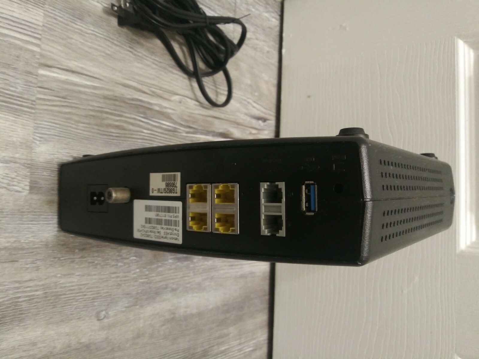 Arris Touchstone TG862G/TW DOCSIS 3.0 Residential Gateway WiFi 802.11n Router