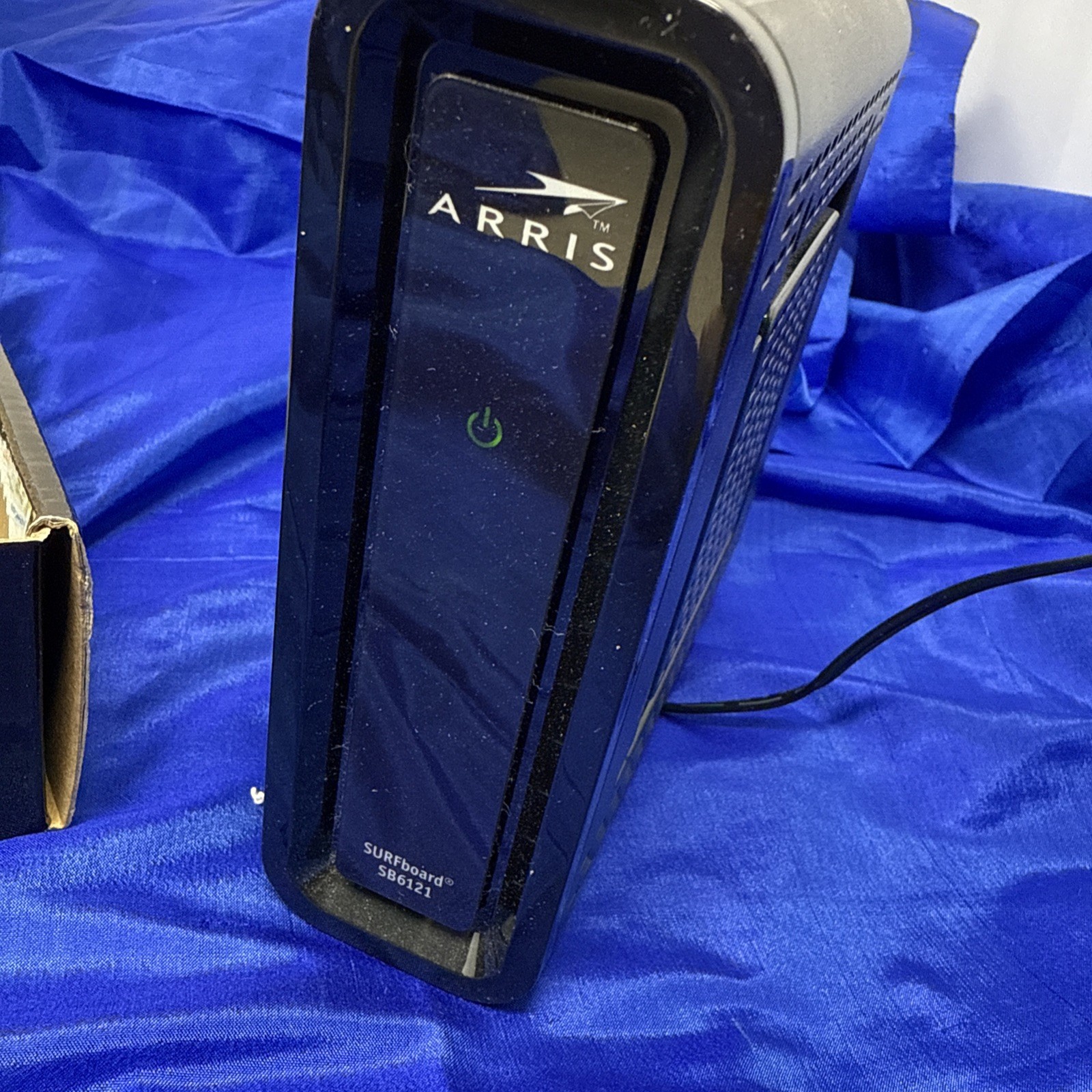 Motorola ARRIS SURFboard SB6121 4×4 DOCSIS 3.0 Cable Modem With Power Adapter