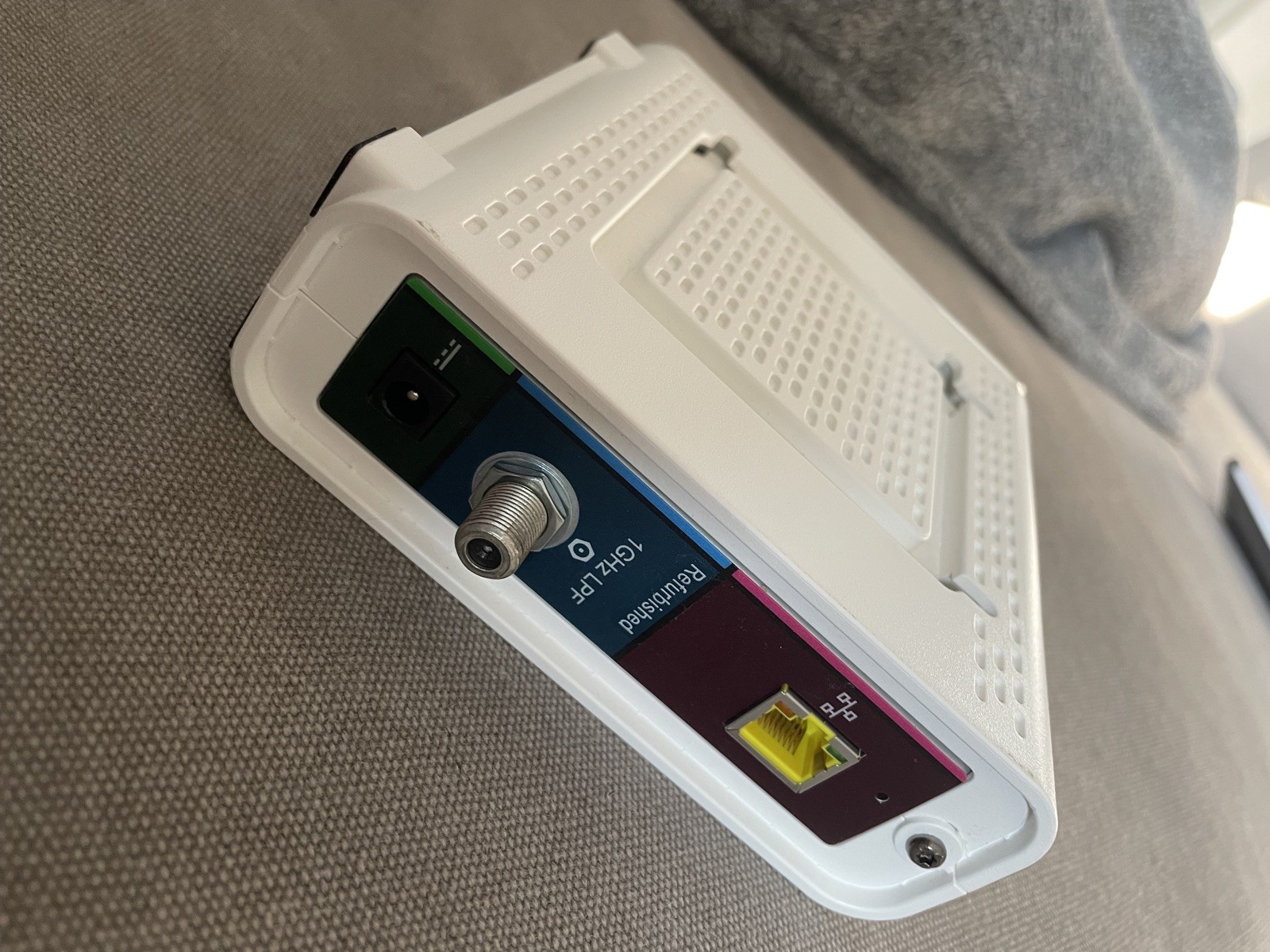 Arris Surf Board SB6190 DOCSIS 3.0 32×8 Gigibit Cable Modem – White