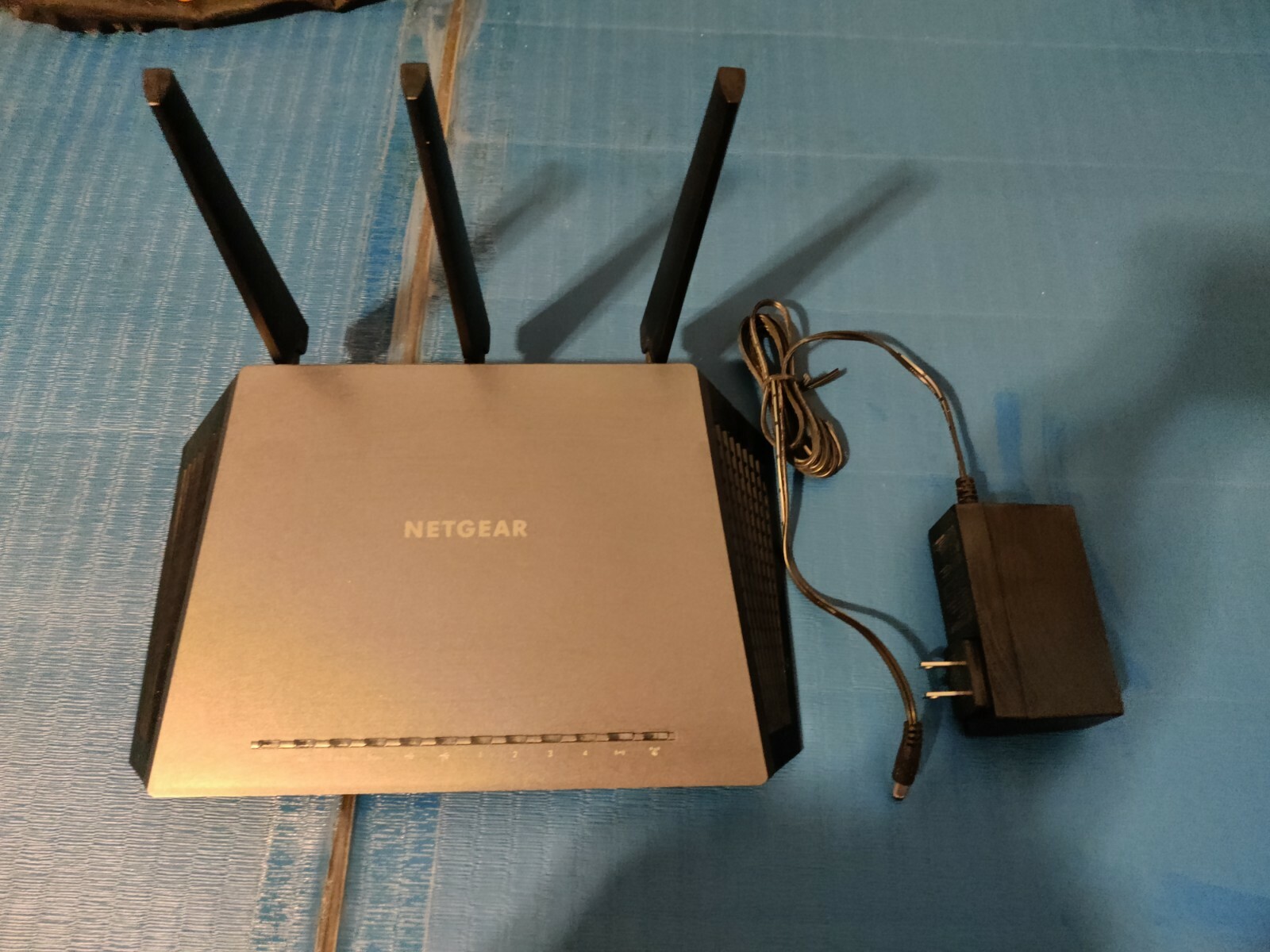 Netgear Night Hawk R7000 router and Arris Sb 6141 modem