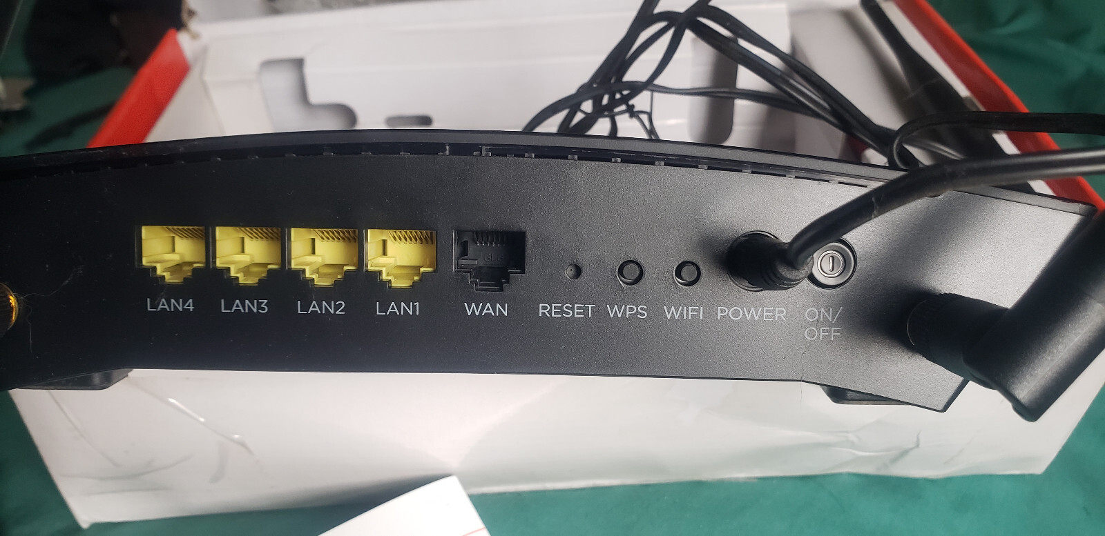 MOTOROLA AC2600 4×4 WiFi Smart Gigabit Router Extended Range Model MR2600 O23