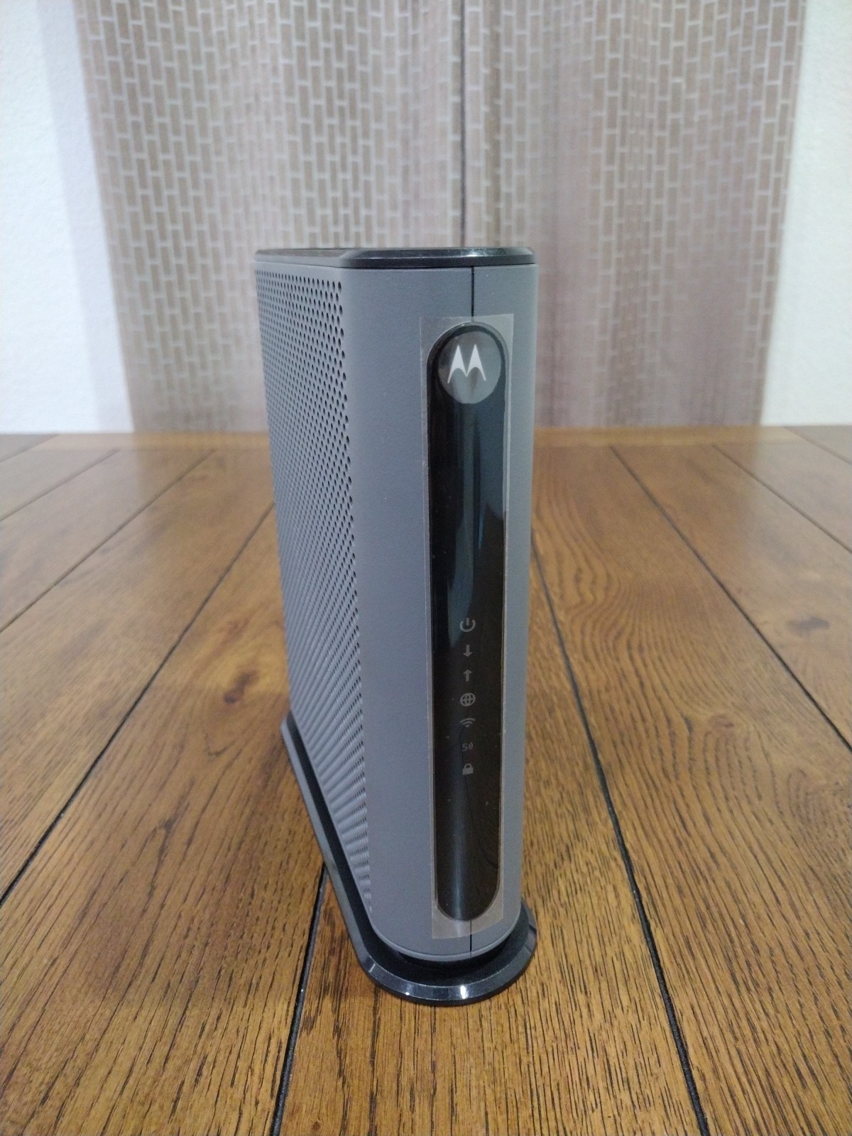 Motorola MG7540 16×4 DOCSIS 3.0 Cable Modem Plus AC1600 WiFi Router – Open Box