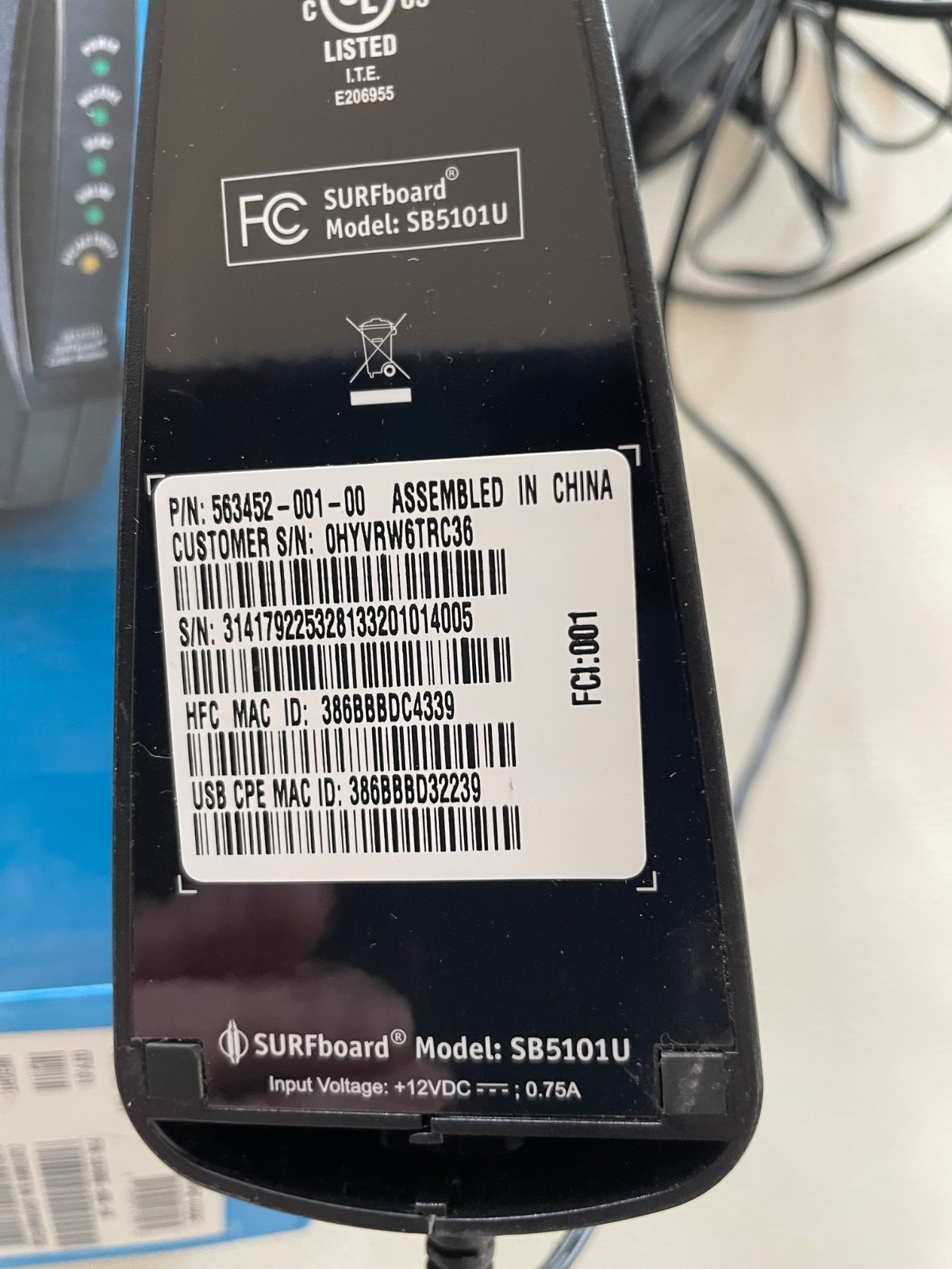 MOTOROLA Surfboard Cable Modem Model:SB5101U Cable Modem-box, disk, connectors