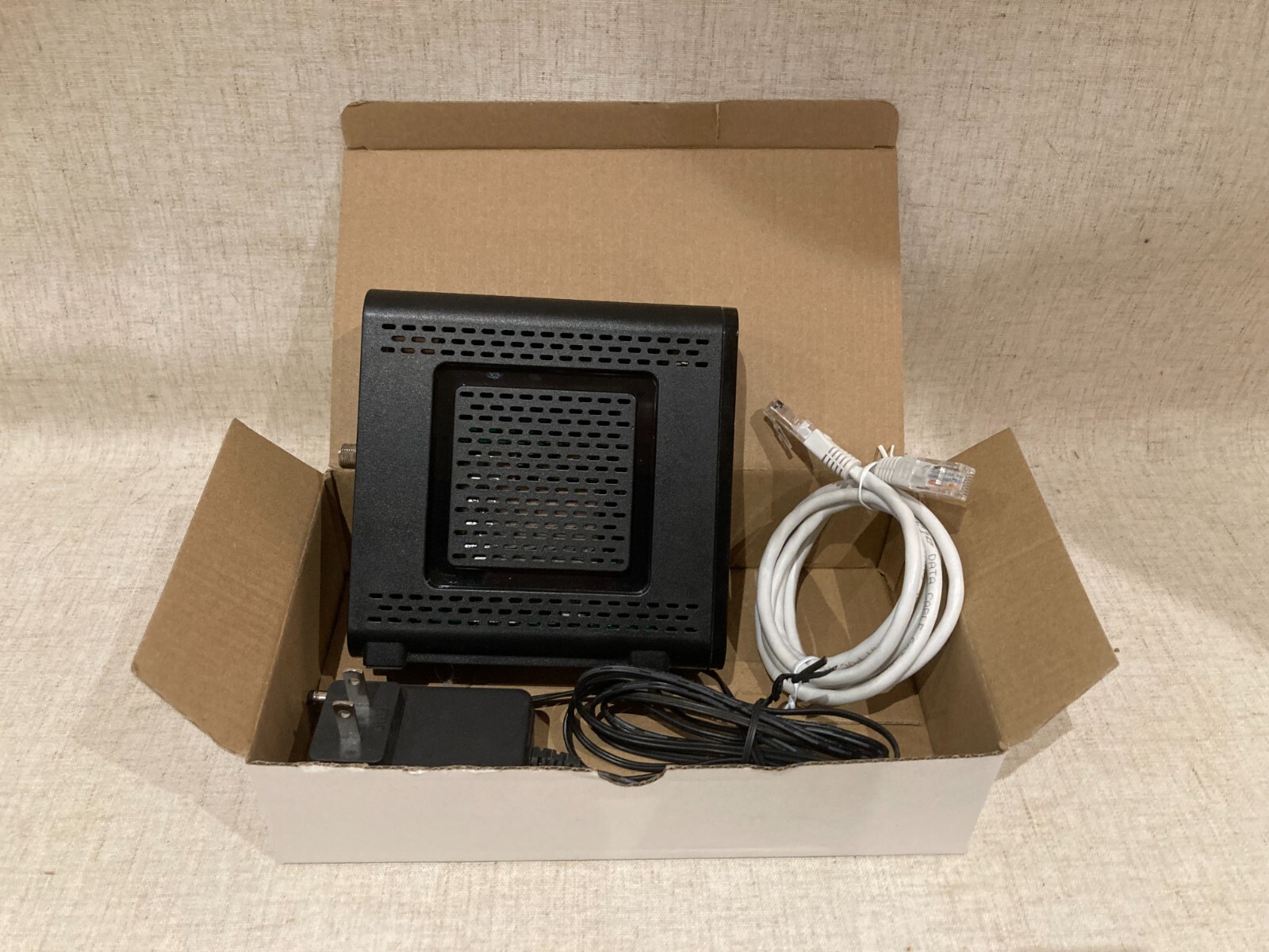 Motorola Arris Surfboard SB6121 Cable Modem. Power & Ethernet Cords Included