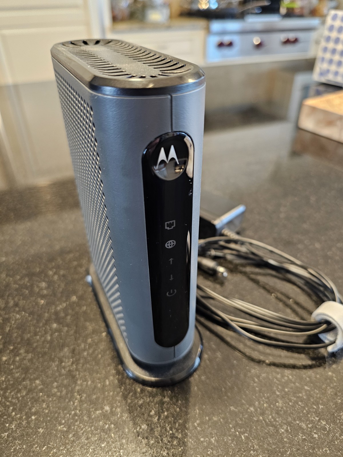 Motorola MB7420 16×4 DOCSIS 3.0 Cable Modem – 686 Mbps Comcast Xfinity, Spectrum