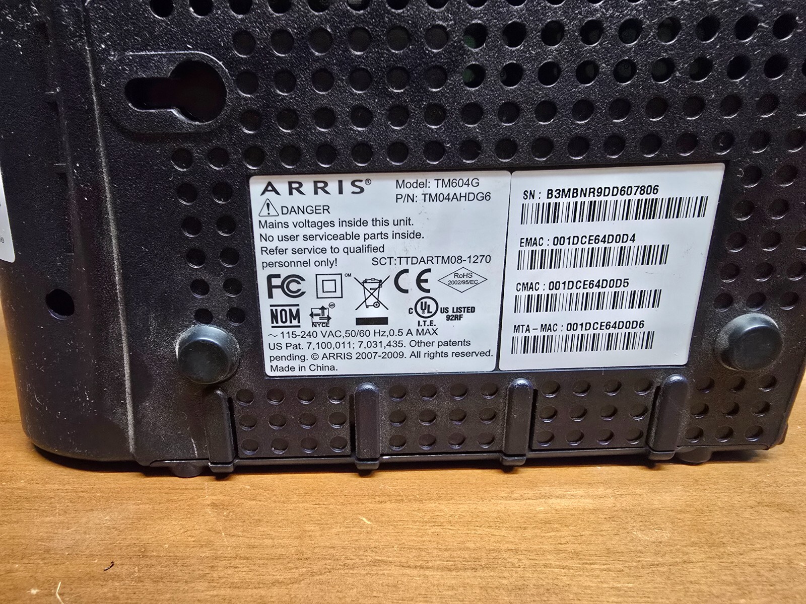 ARRIS TM604G Touchstone Cable Modem CT L1-11 + BATTERY + POWER & ETHERNET CORDs