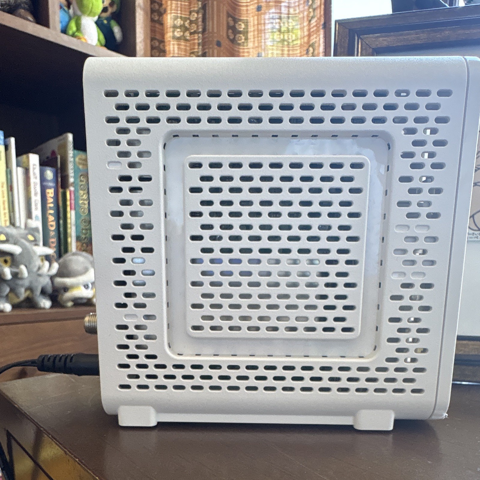 ARRIS SURFboard SB8200 DOCSIS 3.1 Cable Modem 10 Gbps great condition