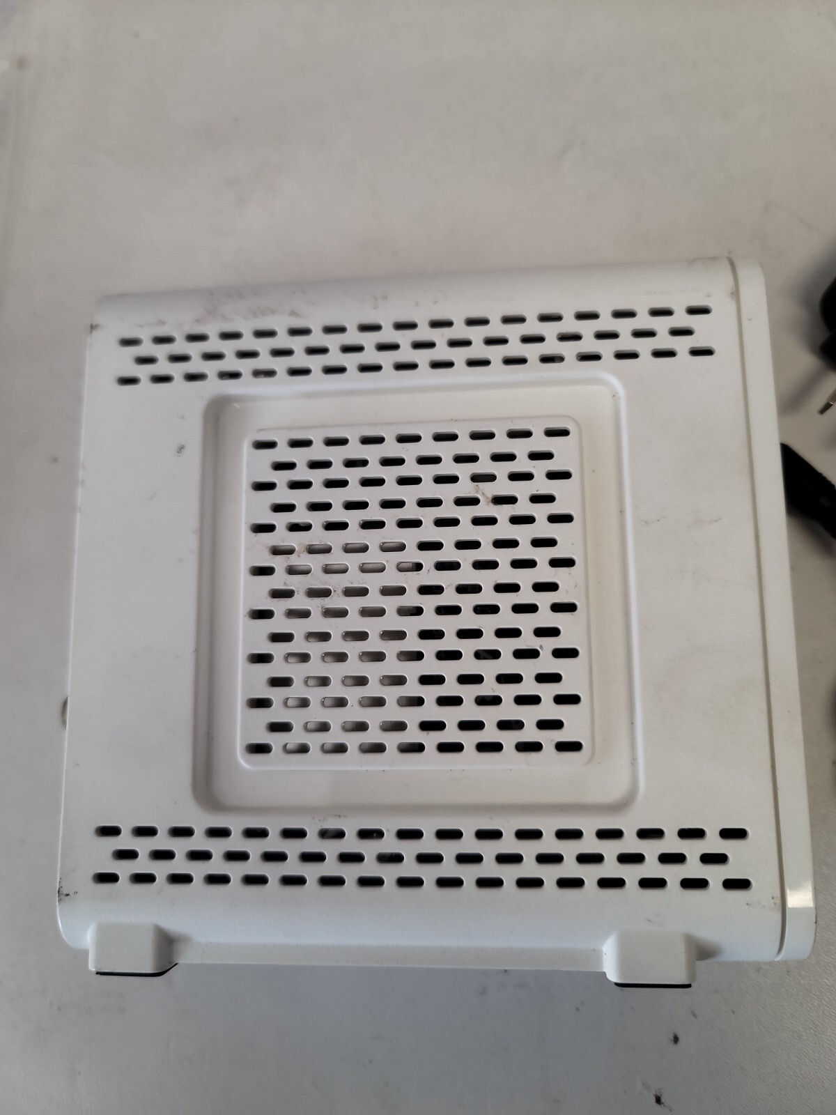 ARRIS Surfboard SB6190-RB DOCSIS 3.0 Cable Modem, White