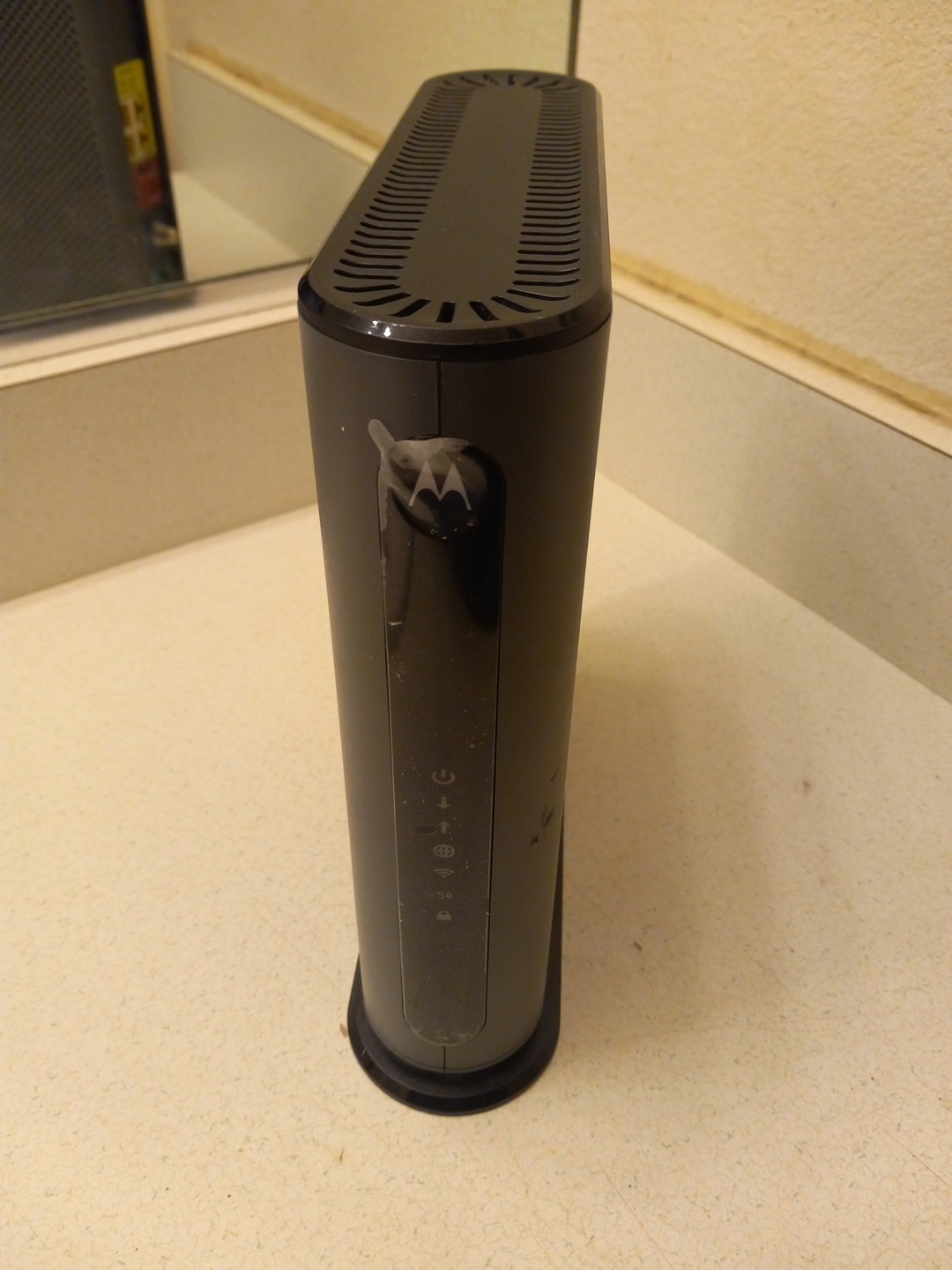 Motorola MG7540 16×4 DOCSIS 3.0 Cable Modem AC1600 Dual Band WiFi Router ONLY