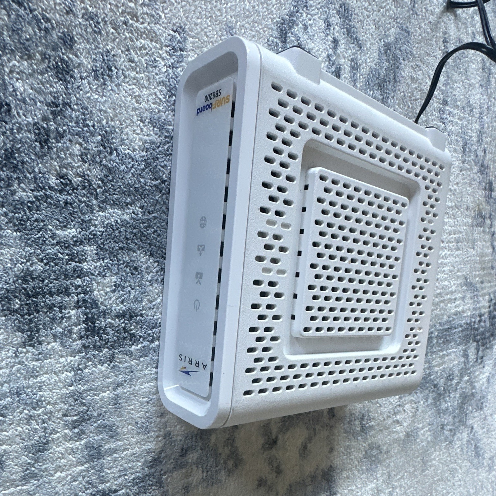 ARRIS SURFboard SBG8300 DOCSIS 3.1 Cable Modem Wi‑Fi Router 4Gbps White