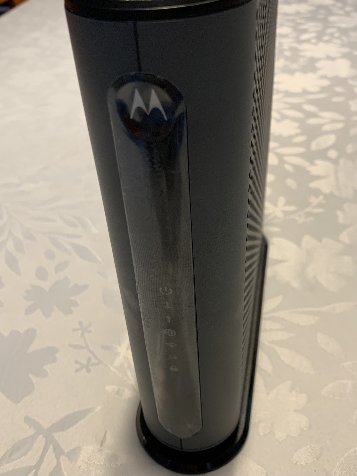 Motorola MG7540 16×4 Cable Modem Plus AC1600 Dual Band Wi-Fi Router with DFS