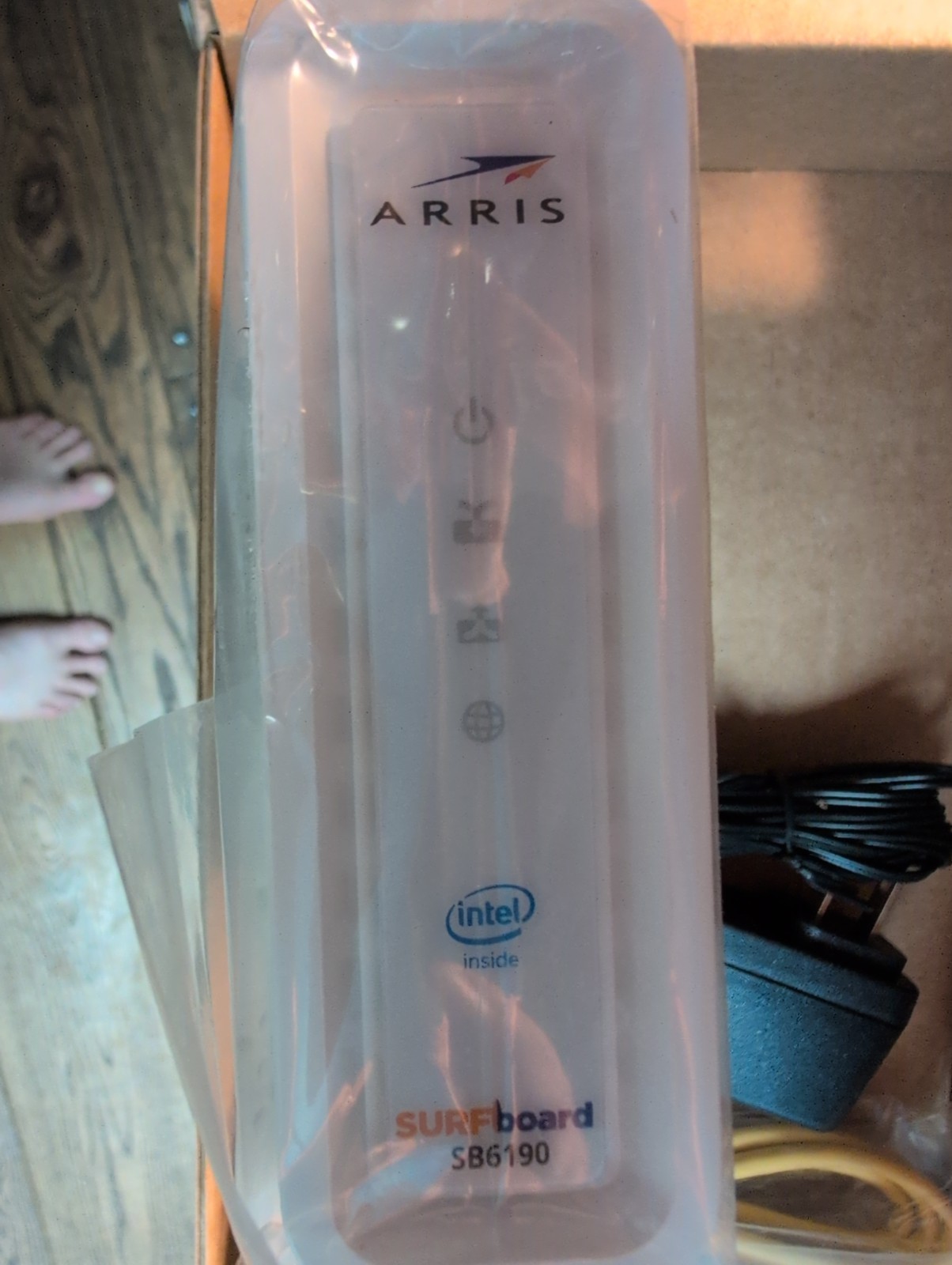 ARRIS Surfboard SB6190-RB DOCSIS 3.0 Cable Modem, White (Renewed)