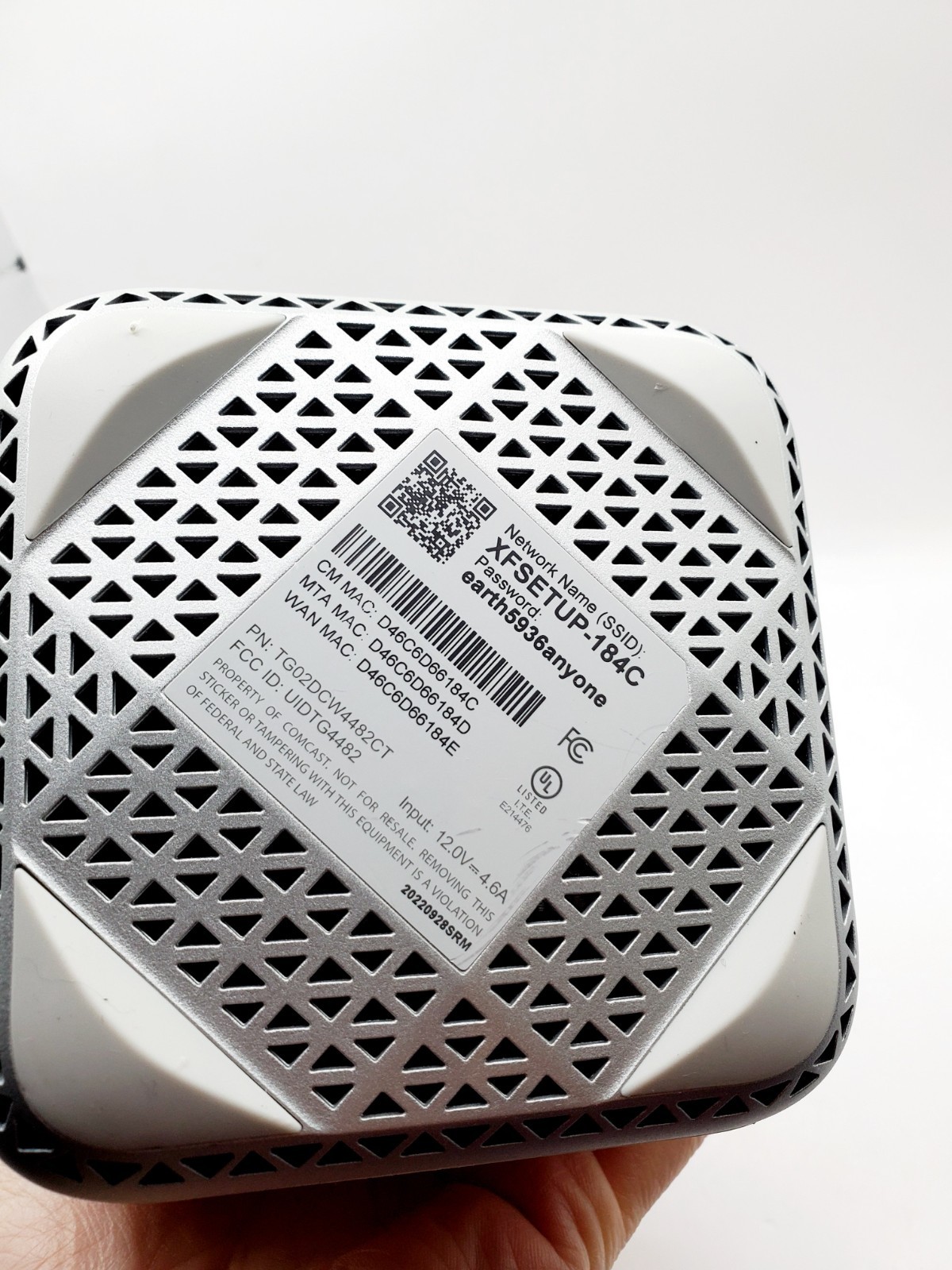 XB7-cm Gigabit Modem WiFi Router no power cord
