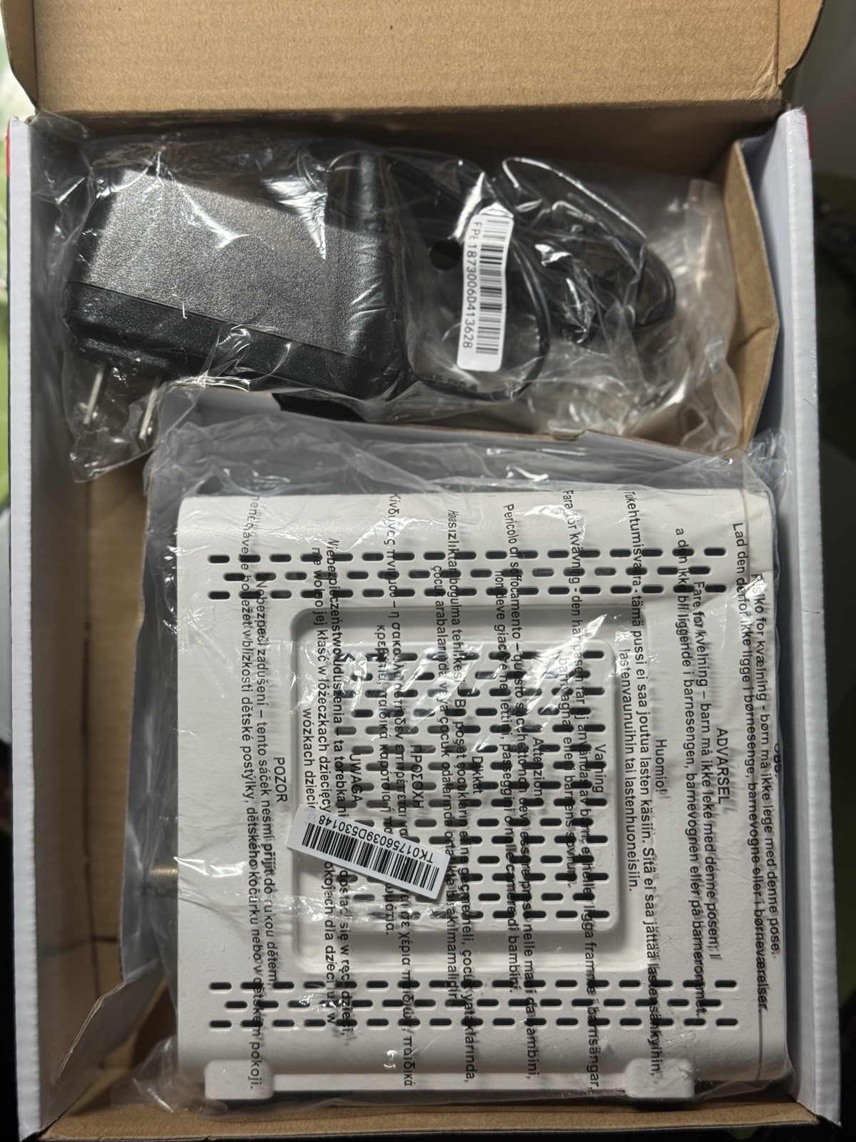 Arris Surf Board SB6190 DOCSIS 3.0 32×8 Gigibit Cable Modem – White