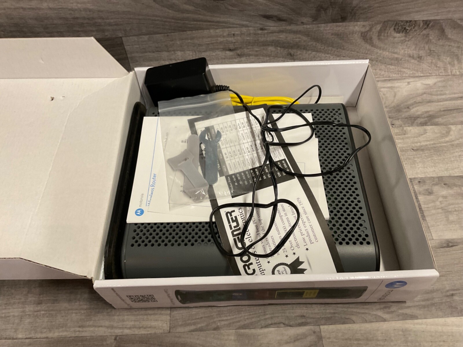 Motorola MG7540 DOCSIS 3.0, 16×4 Cable Modem WIFI Router 2.4G / 5G