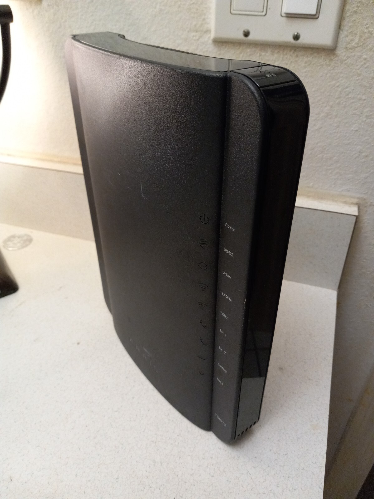 Arris TG1672G Touchstone Telephony Gateway WIFI 2.5GHz-5.0GHz Modem ONLY Works