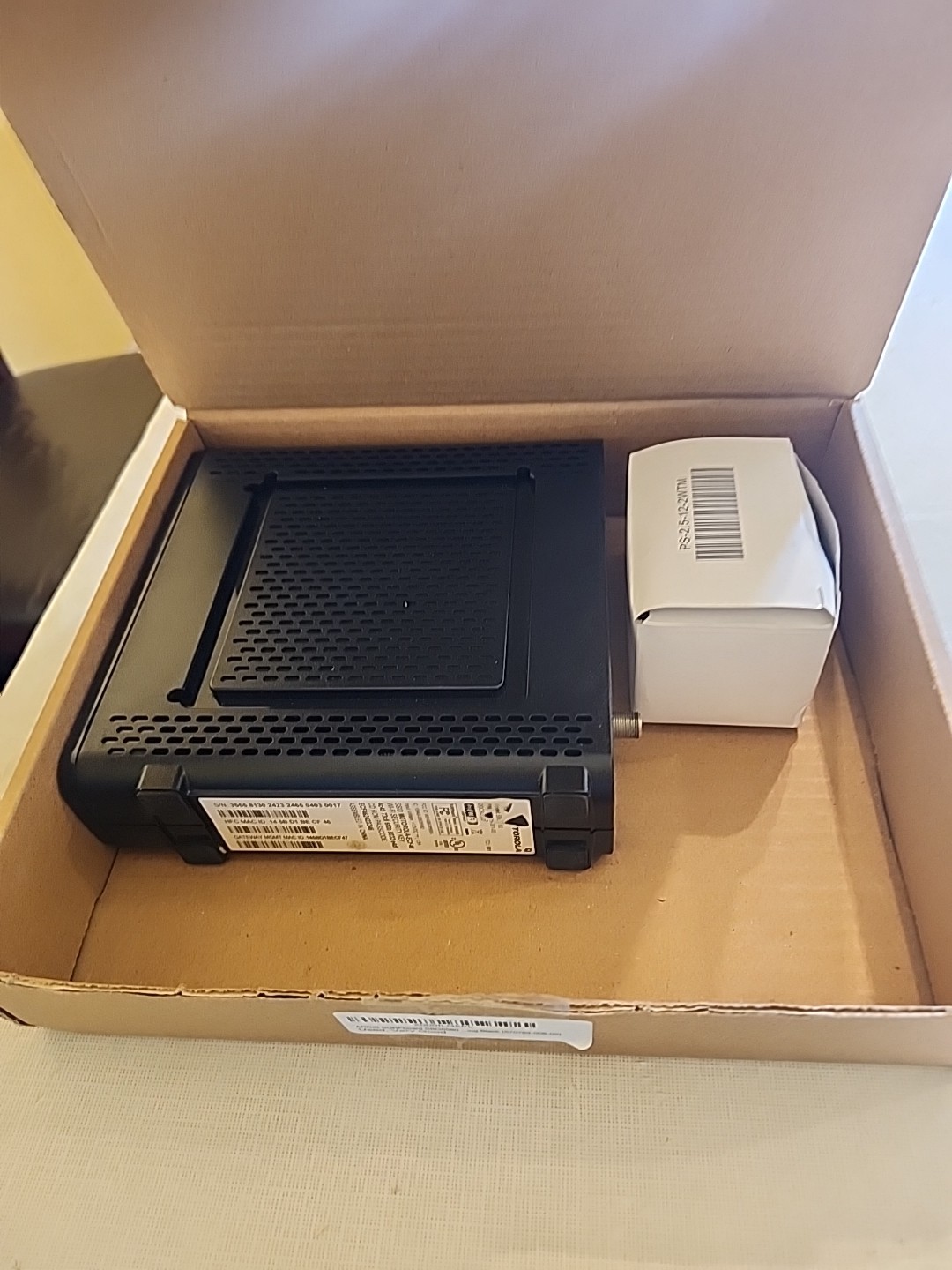 ARRIS SURFboard SBG6580 DOCSIS 3.0 Cable Modem/ Wi-Fi N300 2.4Ghz + N300 5GHz W2