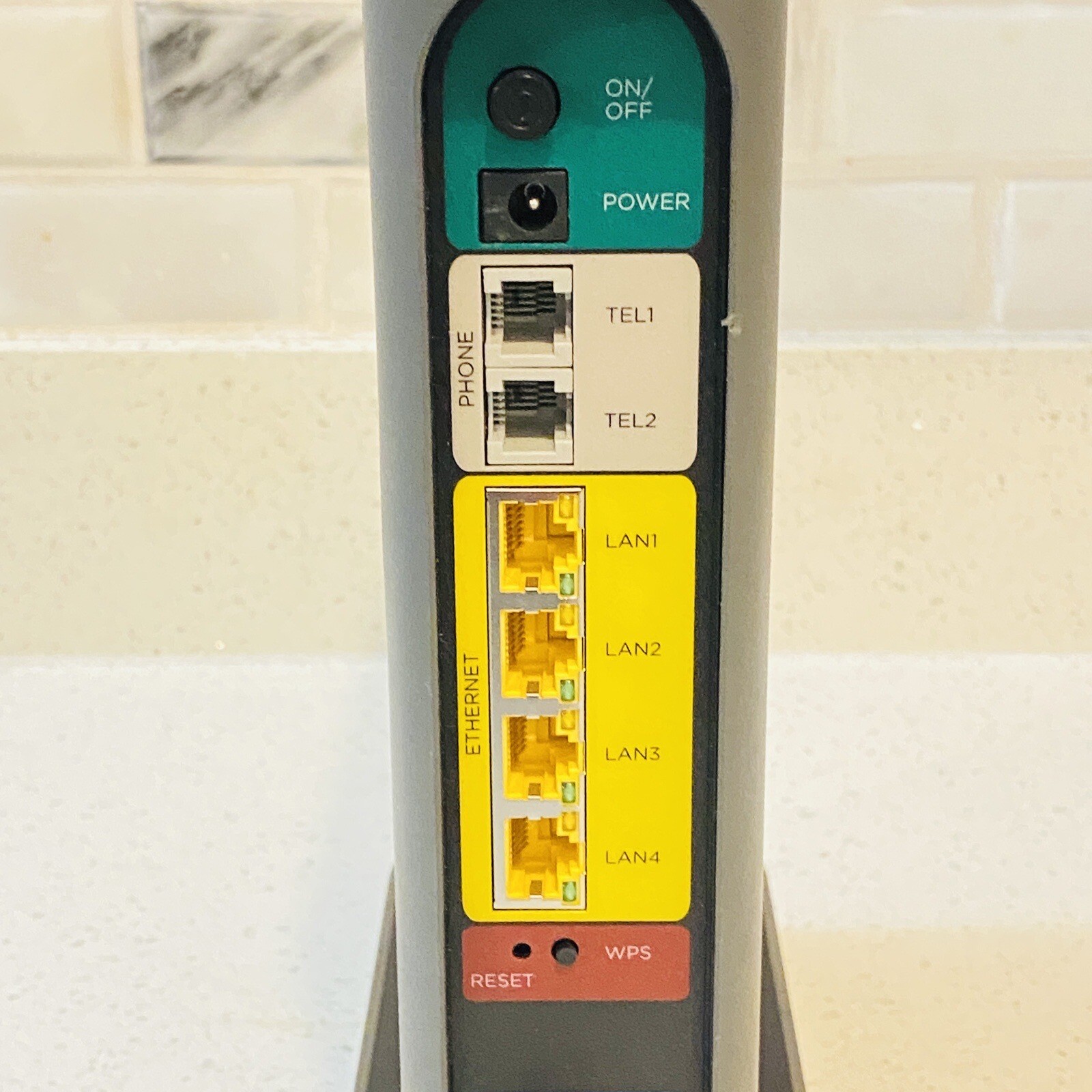 Motorola MT7711 24X8 Cable Modem and AC1900 Dual Band Wi-Fi Gigabit Router Works