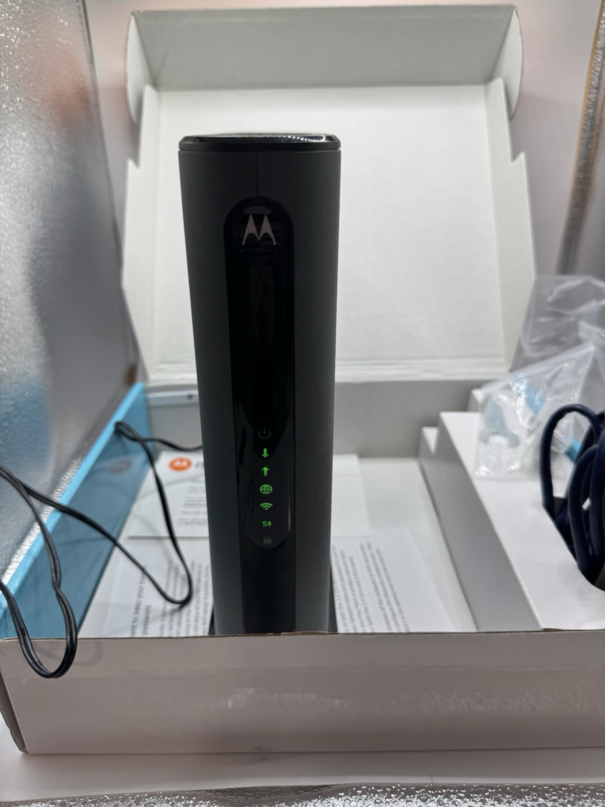 Motorola MG7550 16×4 Cable Modem Plus AC1900 WiFi Router Never Used