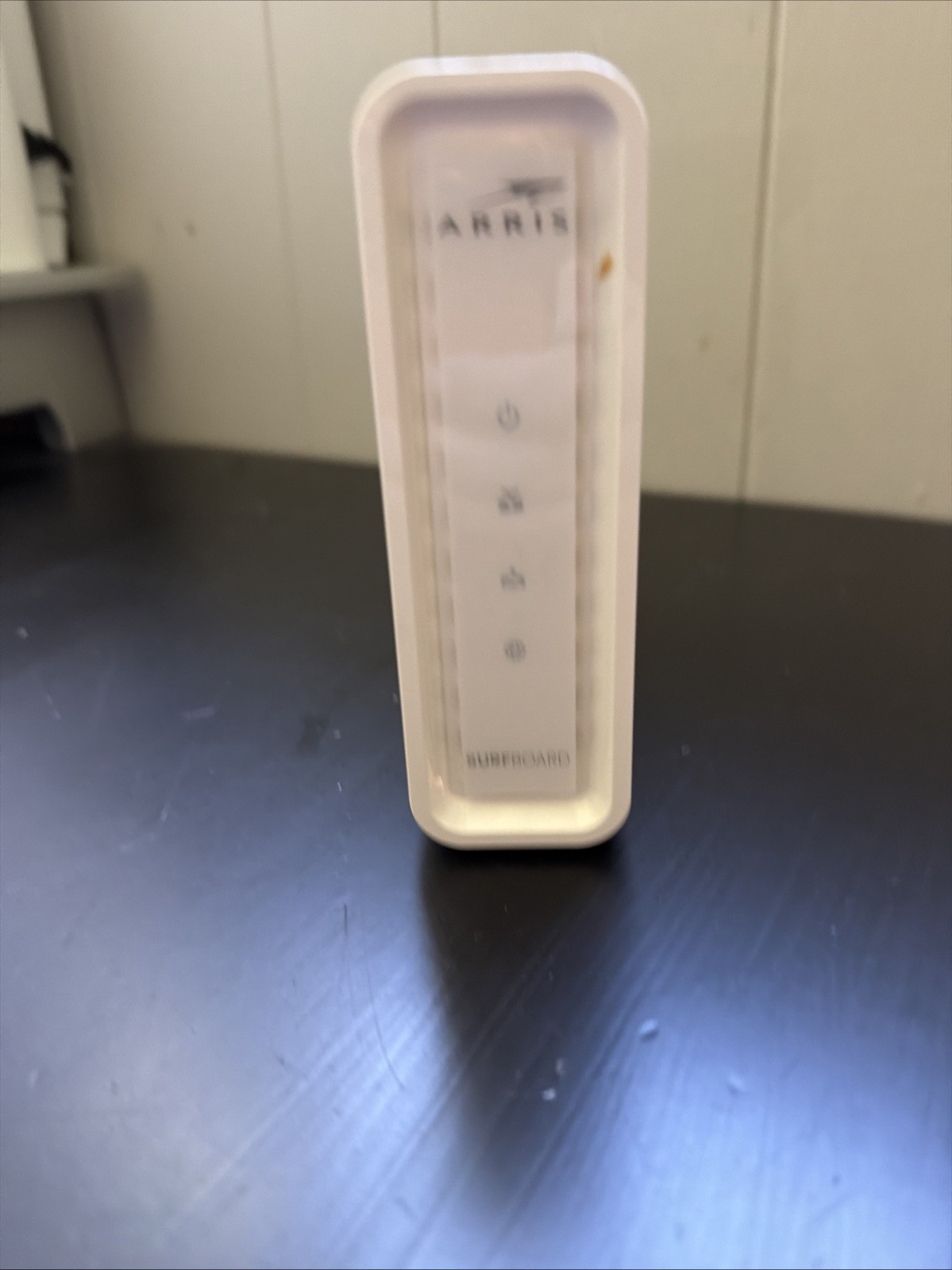 ARRIS Surfboard SB8200 V3 DOCSIS 3.1 2Gbps Cable Modem White