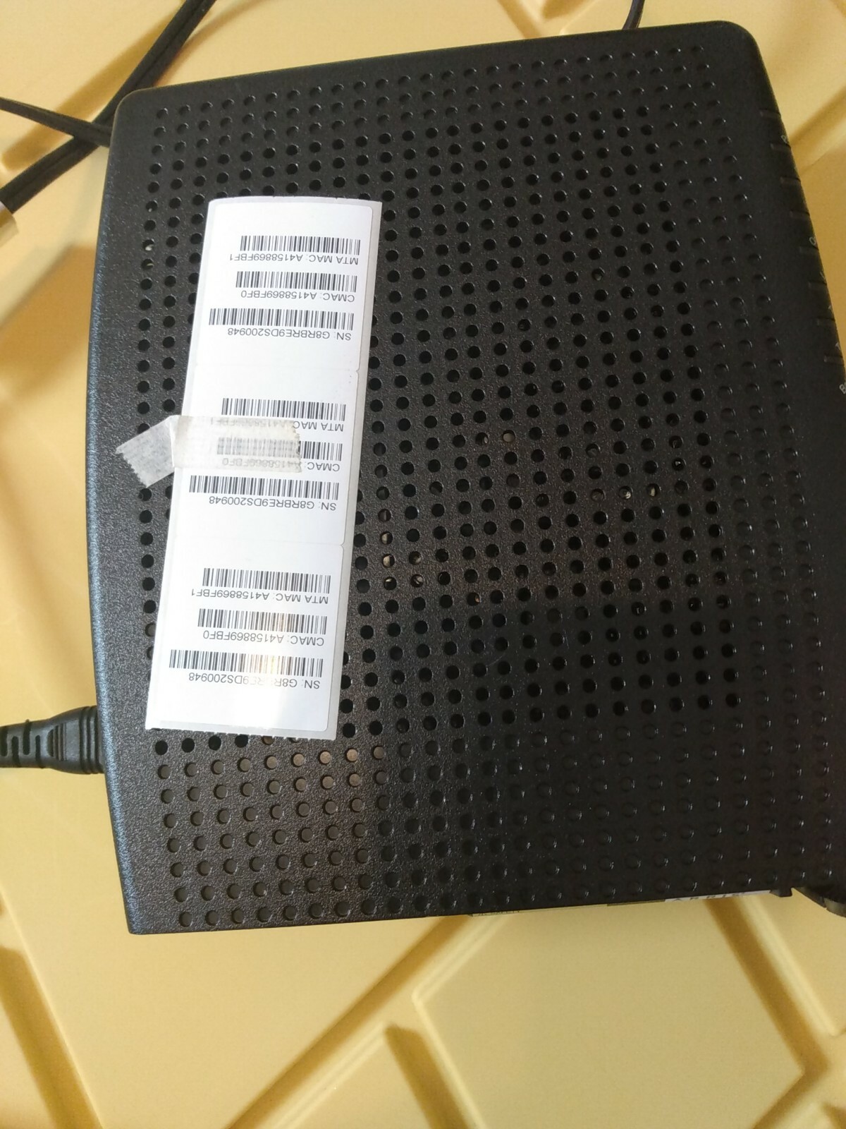 ARRIS Touchstone TM822G DOCSIS 3.0 8×4 Telephony Modem – Black