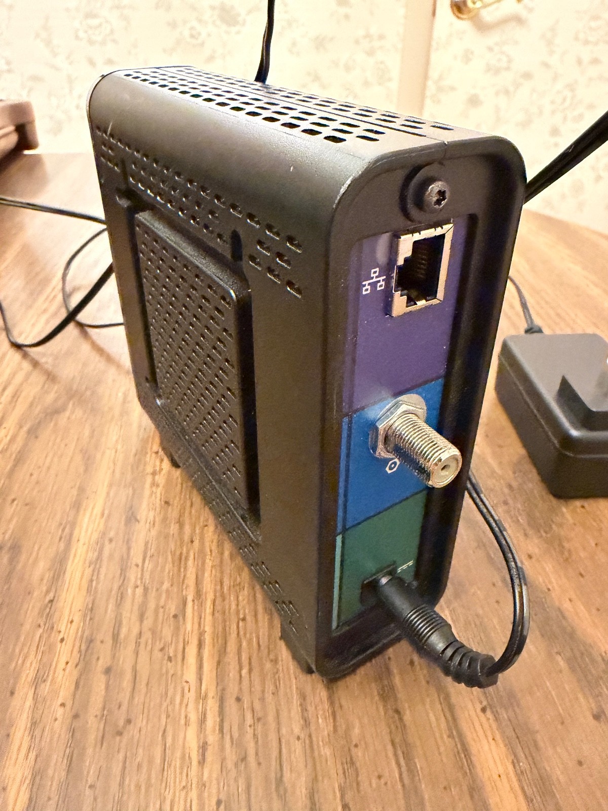 ARRIS SB6121 DOCSIS 3.1 Ultra Fast Cable Modem Black W/ Power Cord