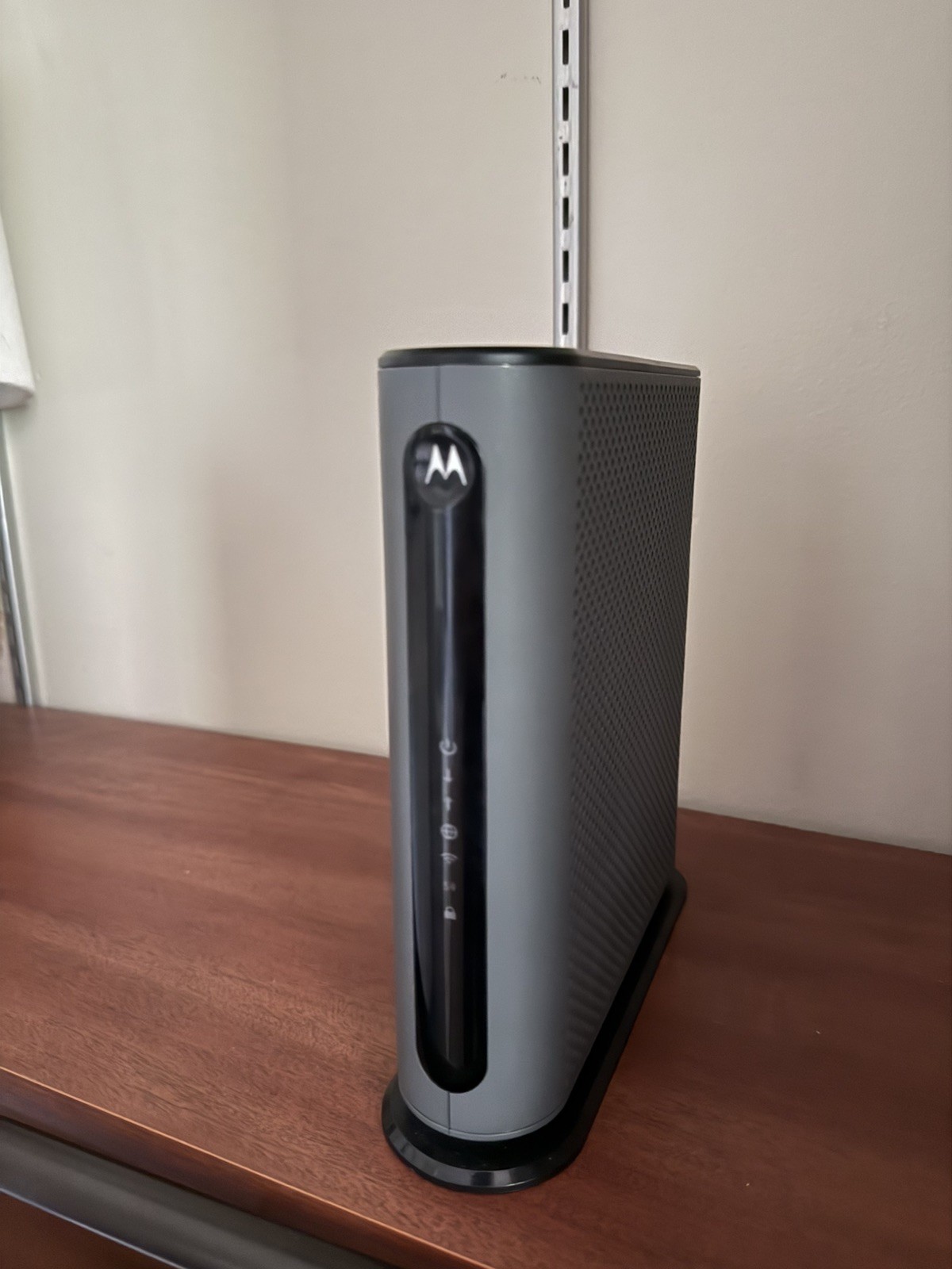 Motorola MG7540 16×4 DOCSIS 3.0 Cable Modem Plus AC1600 WiFi Router!