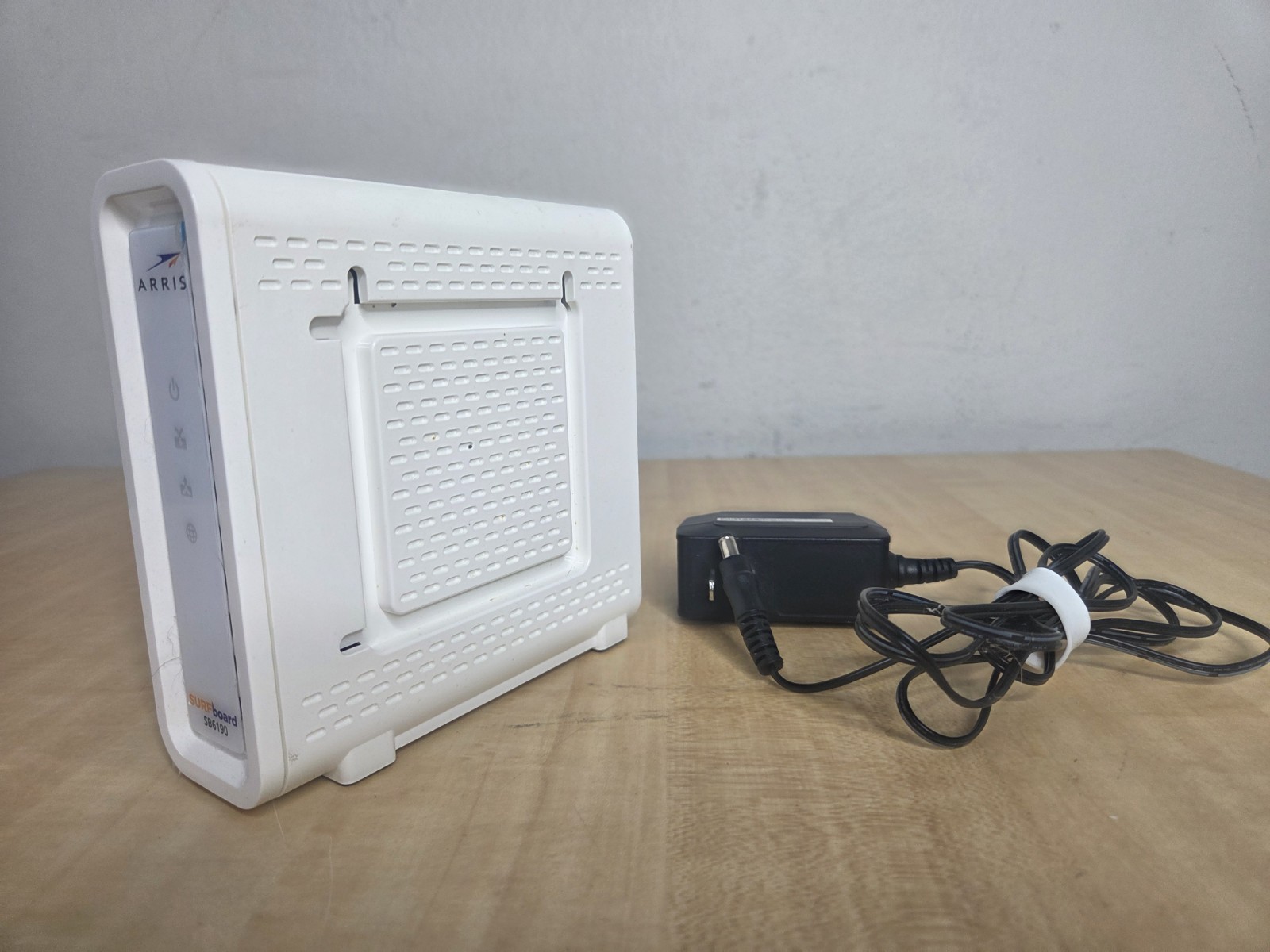 ARRIS SURFboard SB6190 DOCSIS 3.1 Cable Modem 10+ Gbps 2×2 Gigabit White